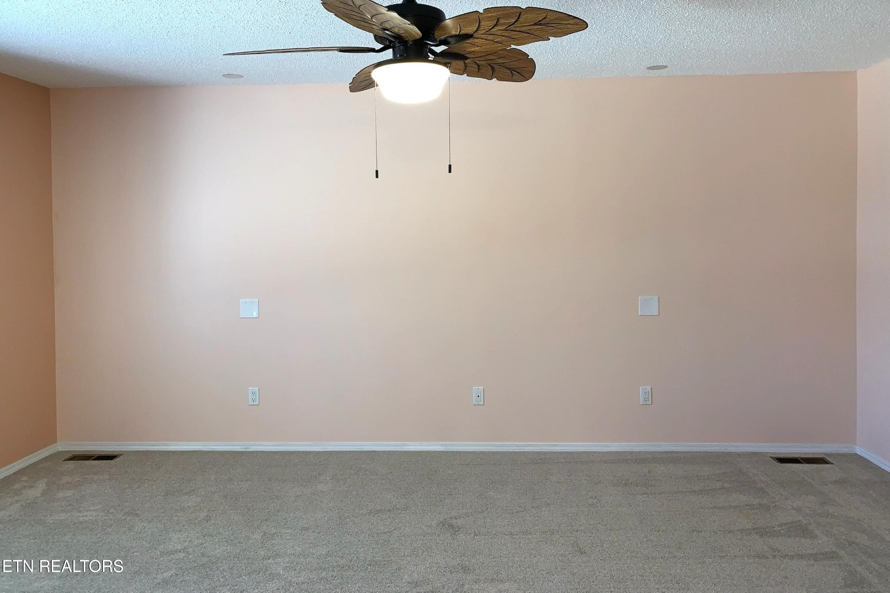 master bedroom - 212 Tooweka Lane, Loudon, TN 37774