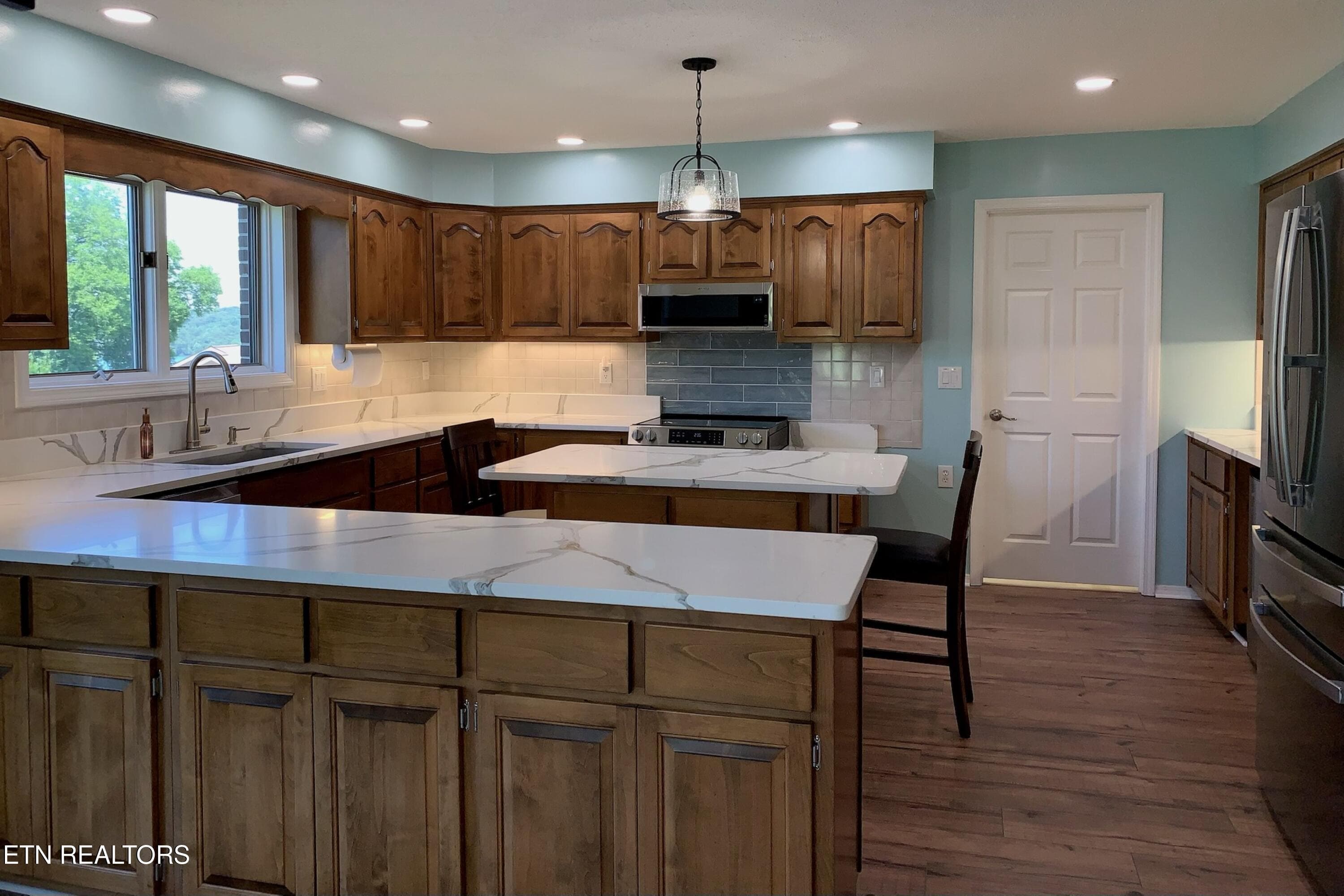 kitchen - 212 Tooweka Lane, Loudon, TN 37774
