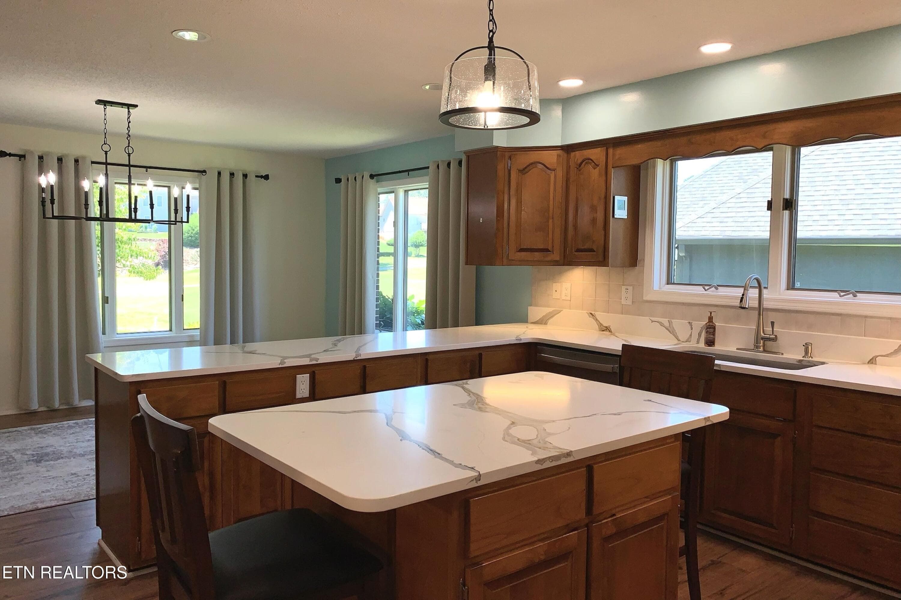kitchen - 212 Tooweka Lane, Loudon, TN 37774