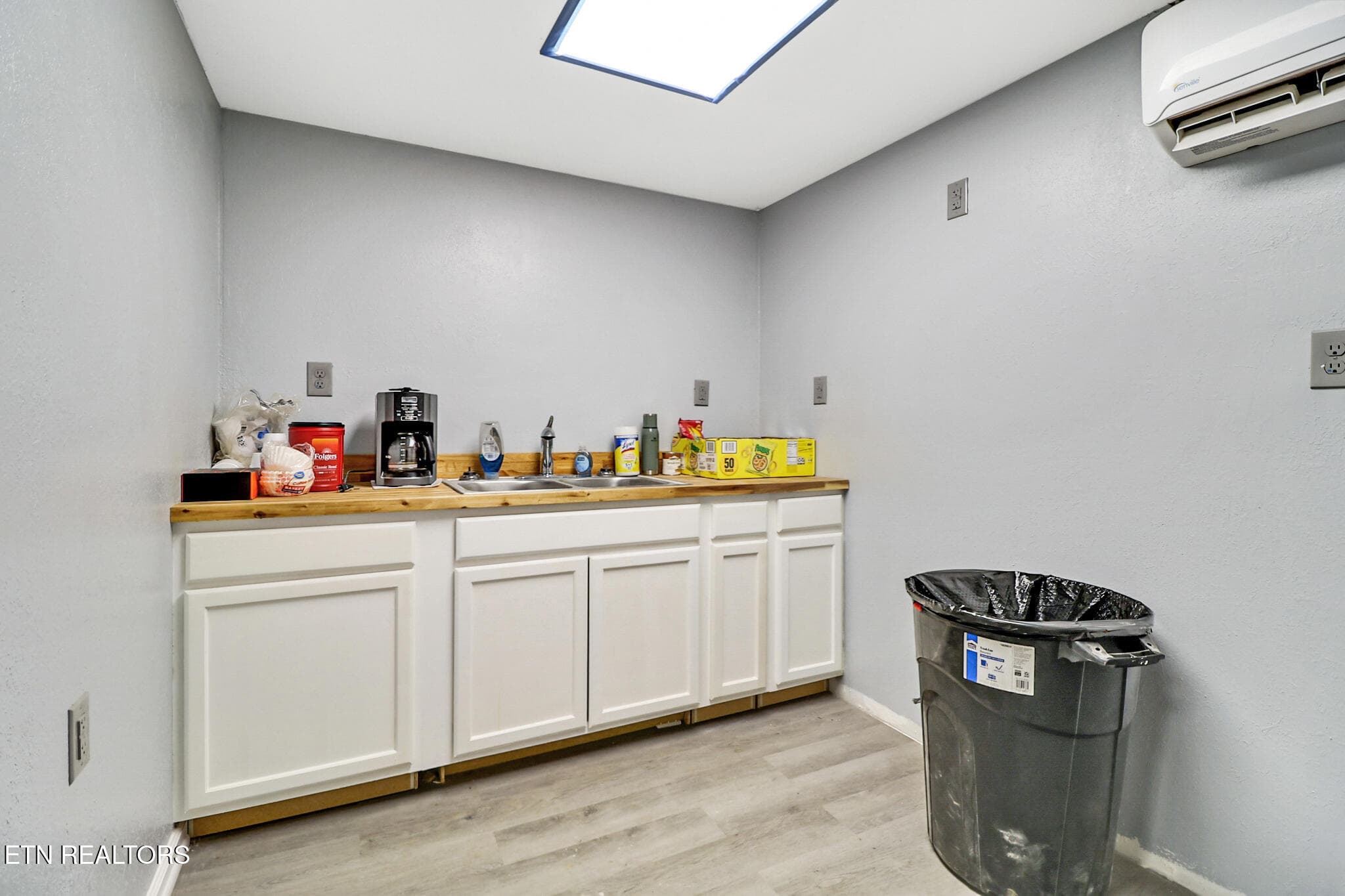 Kitchen - 501 Walden Ave, Harriman, TN 37748, Harriman