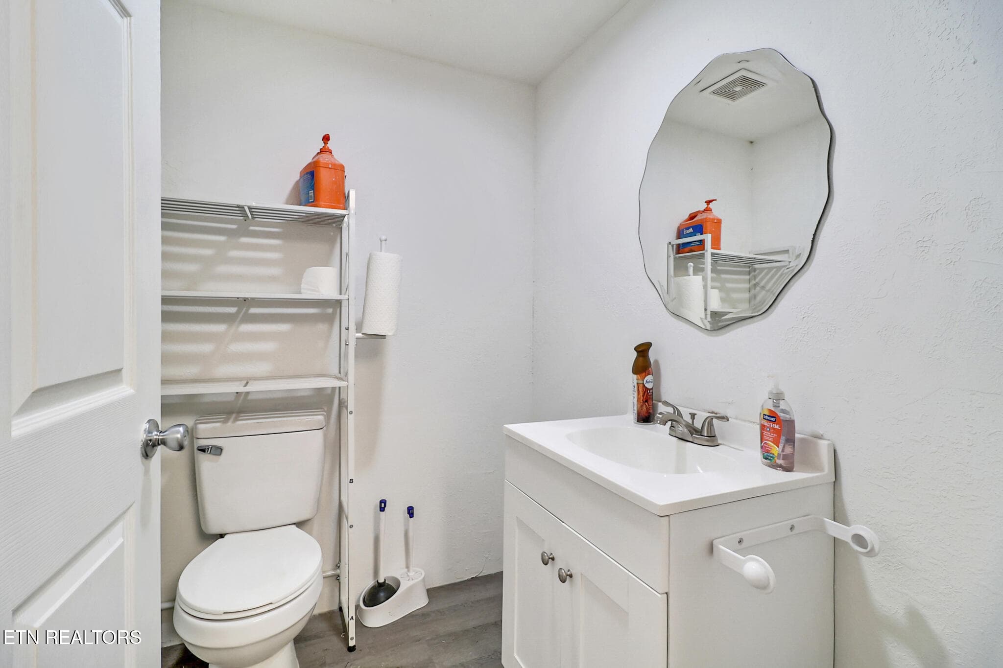 Bathroom - 501 Walden Ave, Harriman, TN 37748, Harriman