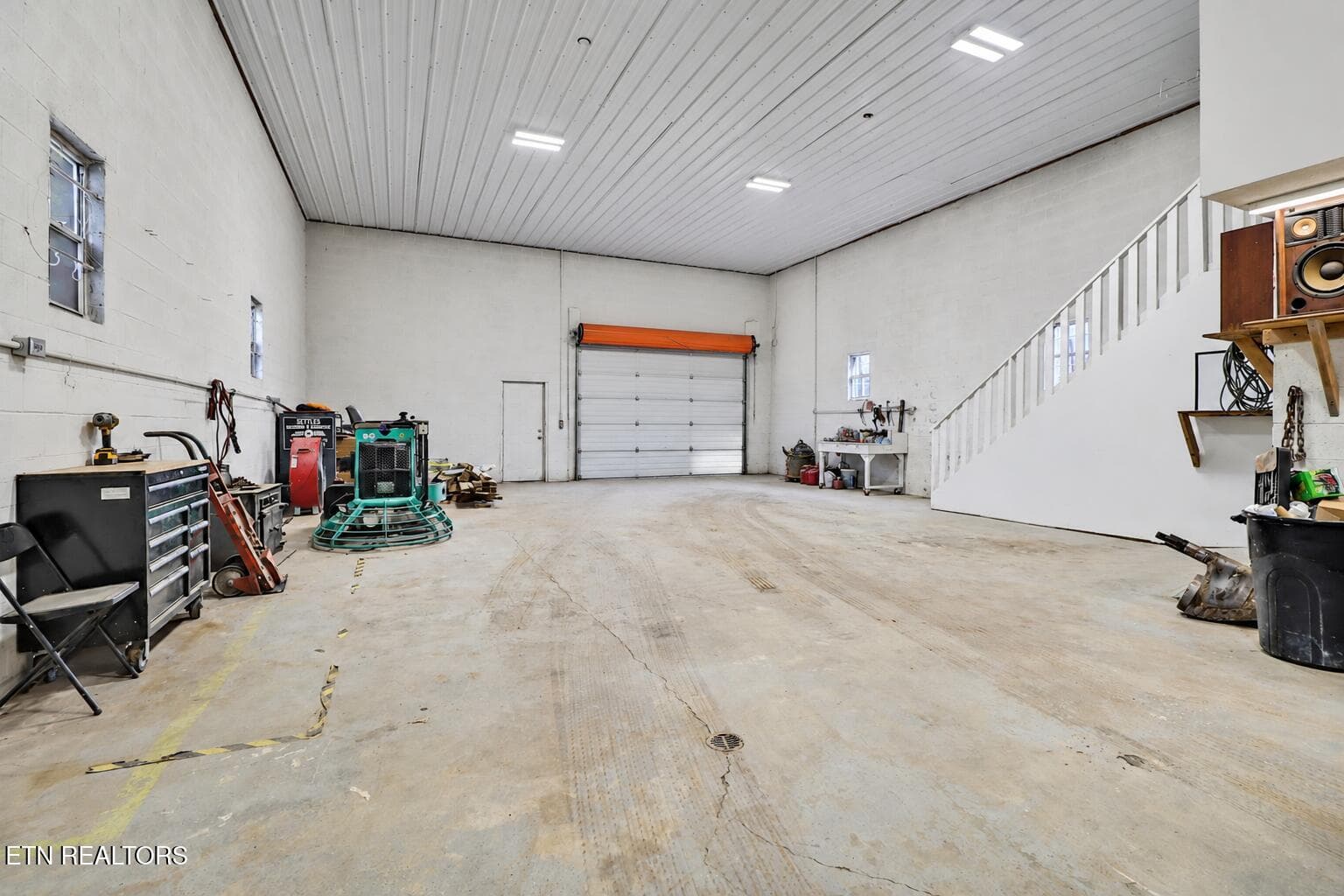 Garage Space - 501 Walden Ave, Harriman, TN 37748, Harriman