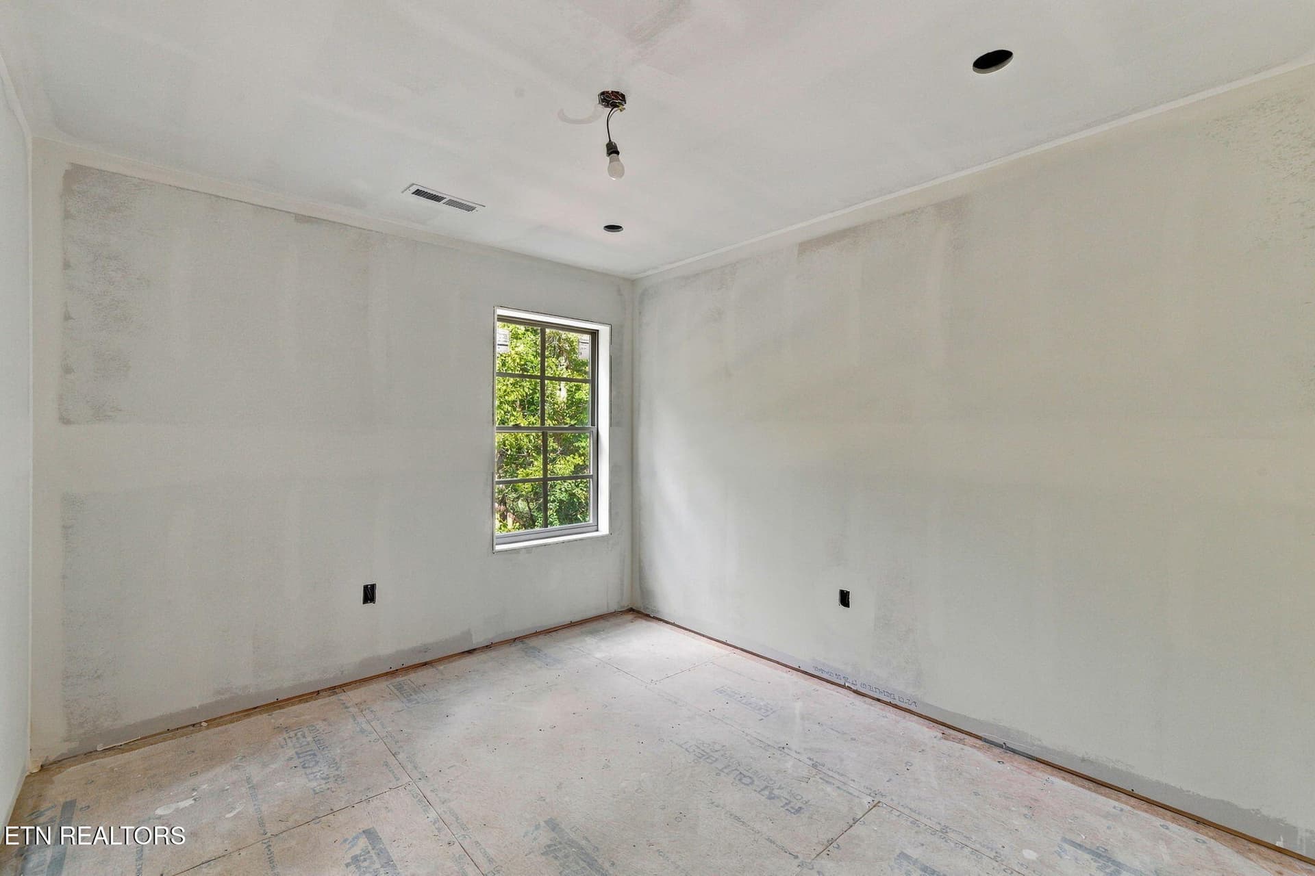 5-web-or-mls-823-Gresham-Rd-Knoxville-TN - 823 Gresham Rd, Knoxville, TN 37918