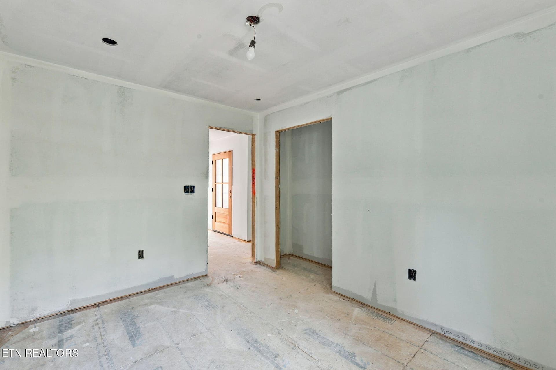 6-web-or-mls-823-Gresham-Rd-Knoxville-TN - 823 Gresham Rd, Knoxville, TN 37918
