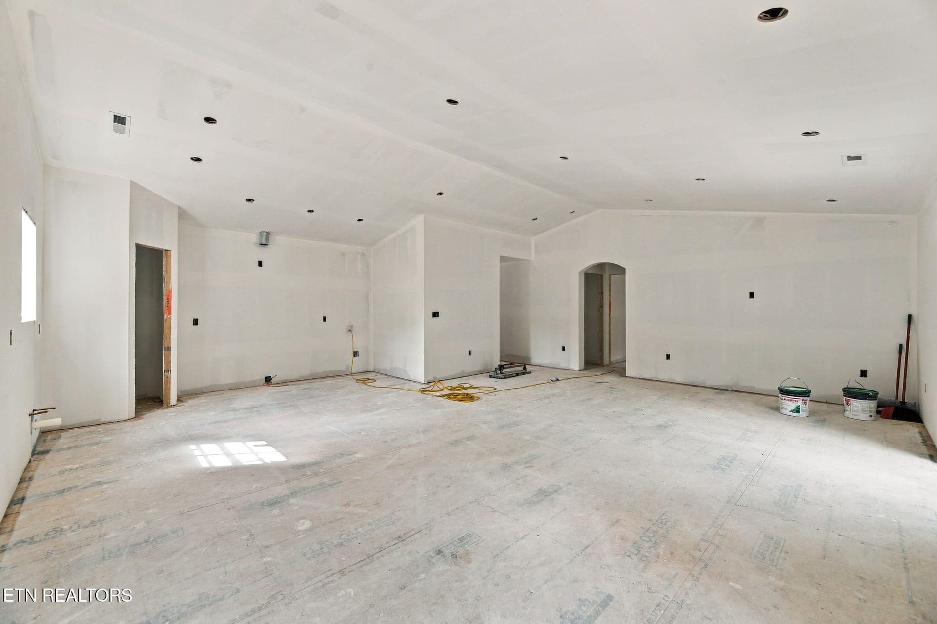 9-web-or-mls-823-Gresham-Rd-Knoxville-TN - 823 Gresham Rd, Knoxville, TN 37918