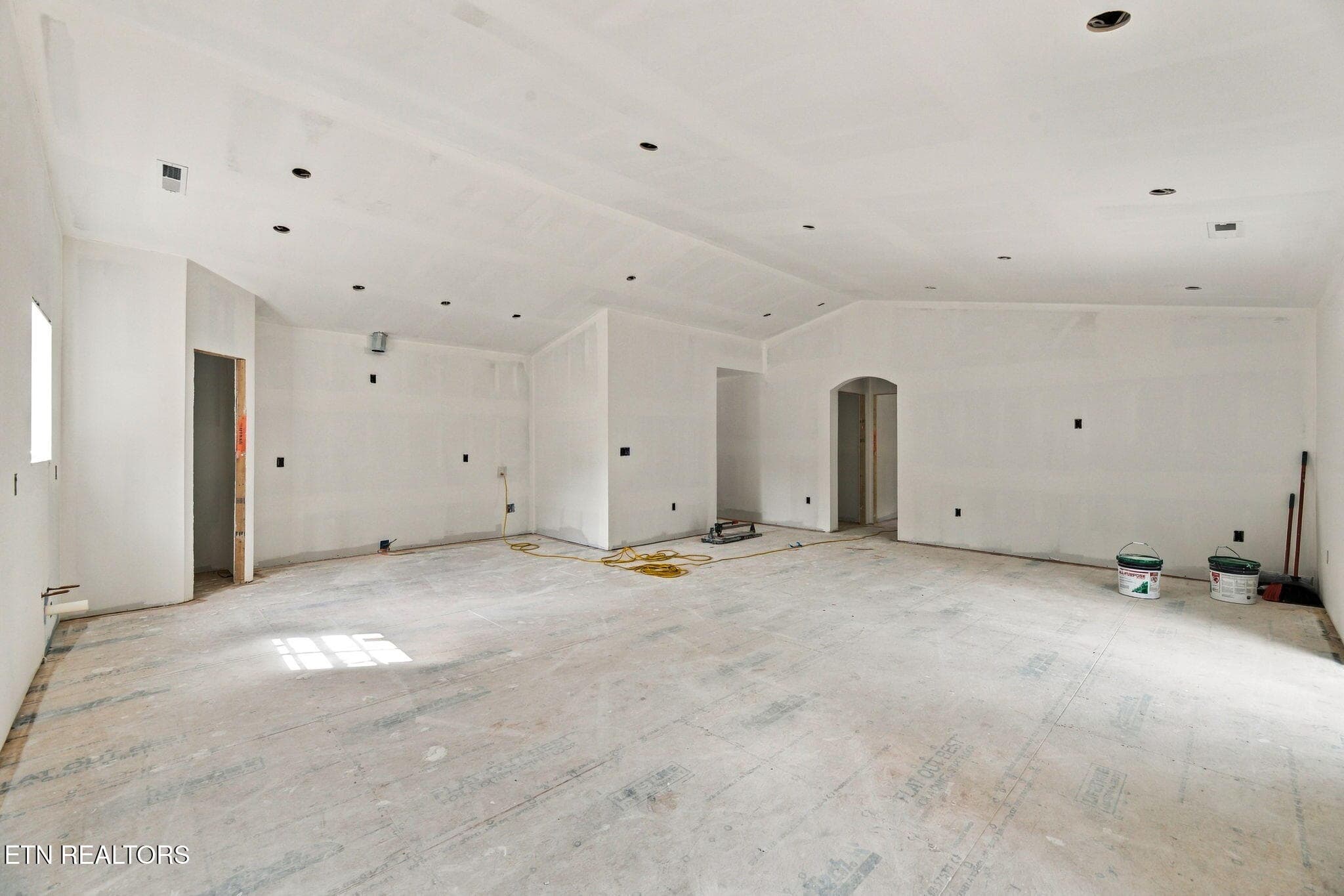 9-web-or-mls-823-Gresham-Rd-Knoxville-TN - 823 Gresham Rd, Knoxville, TN 37918, Knoxville