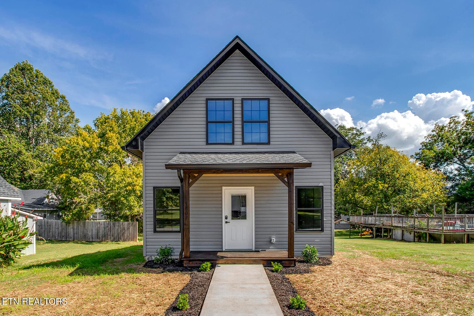 809 Illinois Ave, Etowah, TN 37331