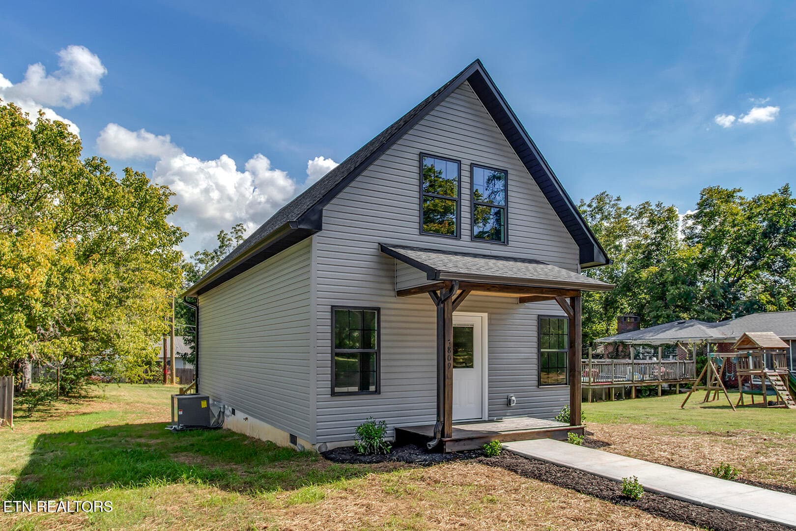 02_IllinoisAvenue_809_FrontLeft - 809 Illinois Ave, Etowah, TN 37331, Etowah