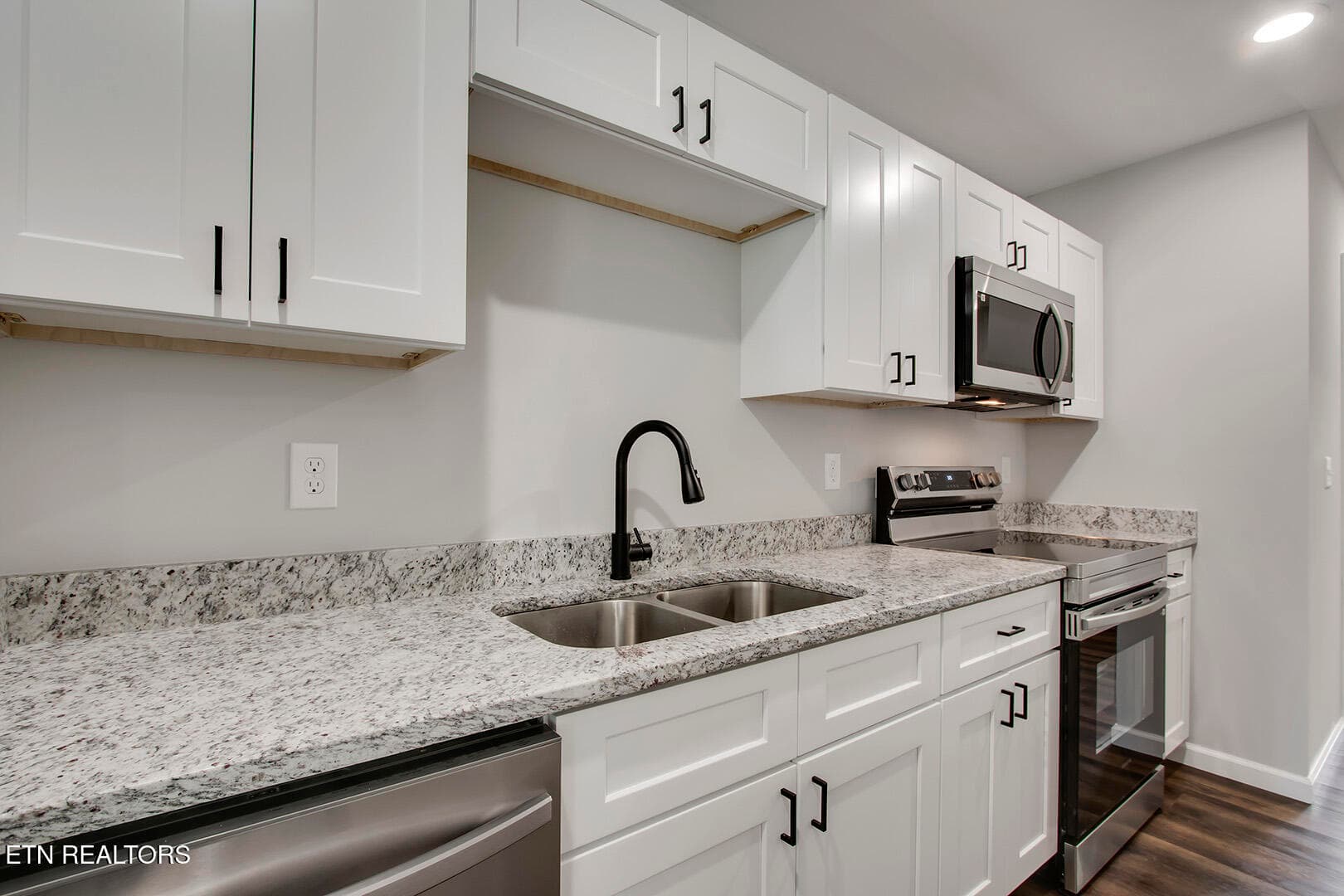 12_IllinoisAvenue_809_Kitchen03 - 809 Illinois Ave, Etowah, TN 37331, Etowah