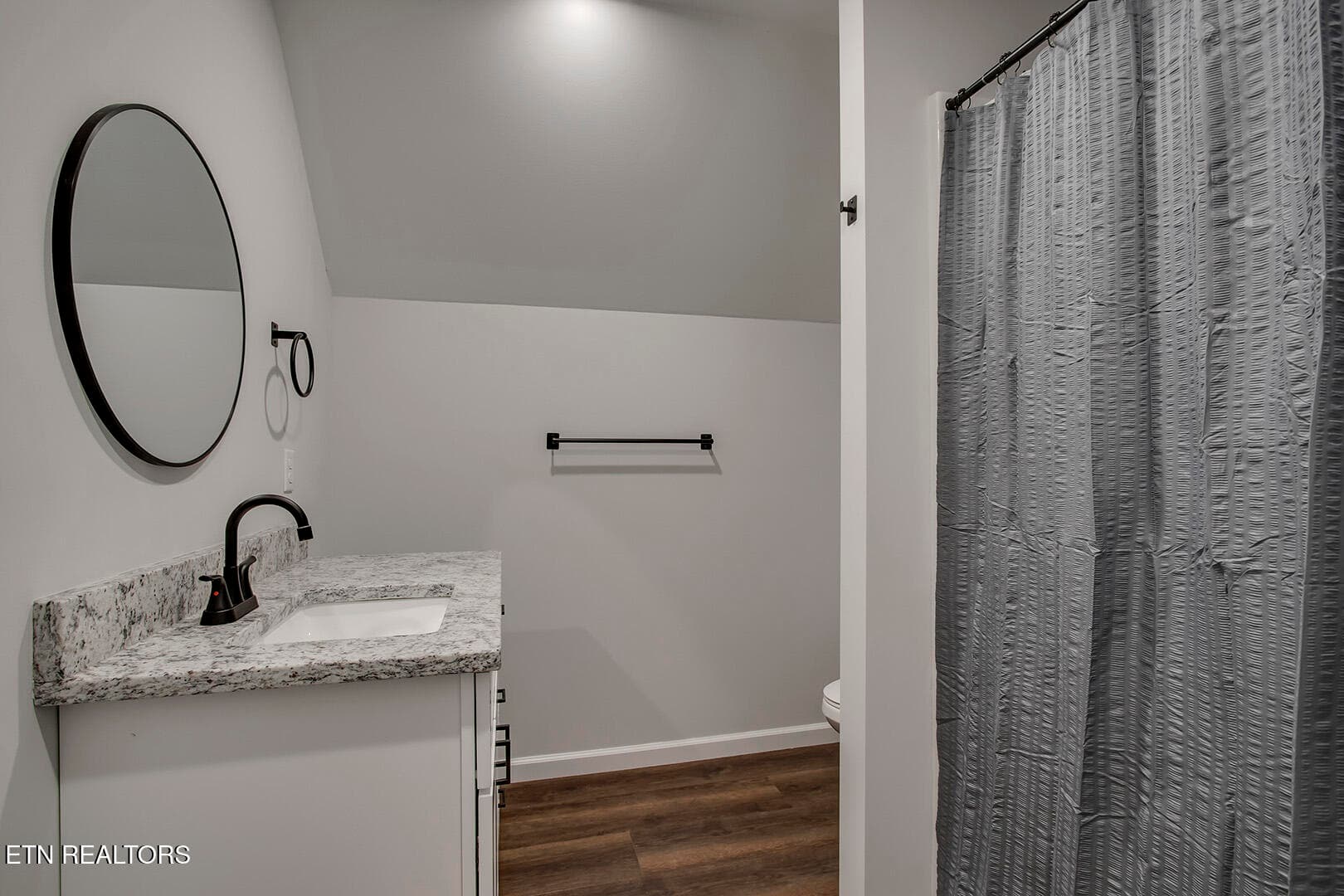 28_IllinoisAvenue_809_GuestBath - 809 Illinois Ave, Etowah, TN 37331