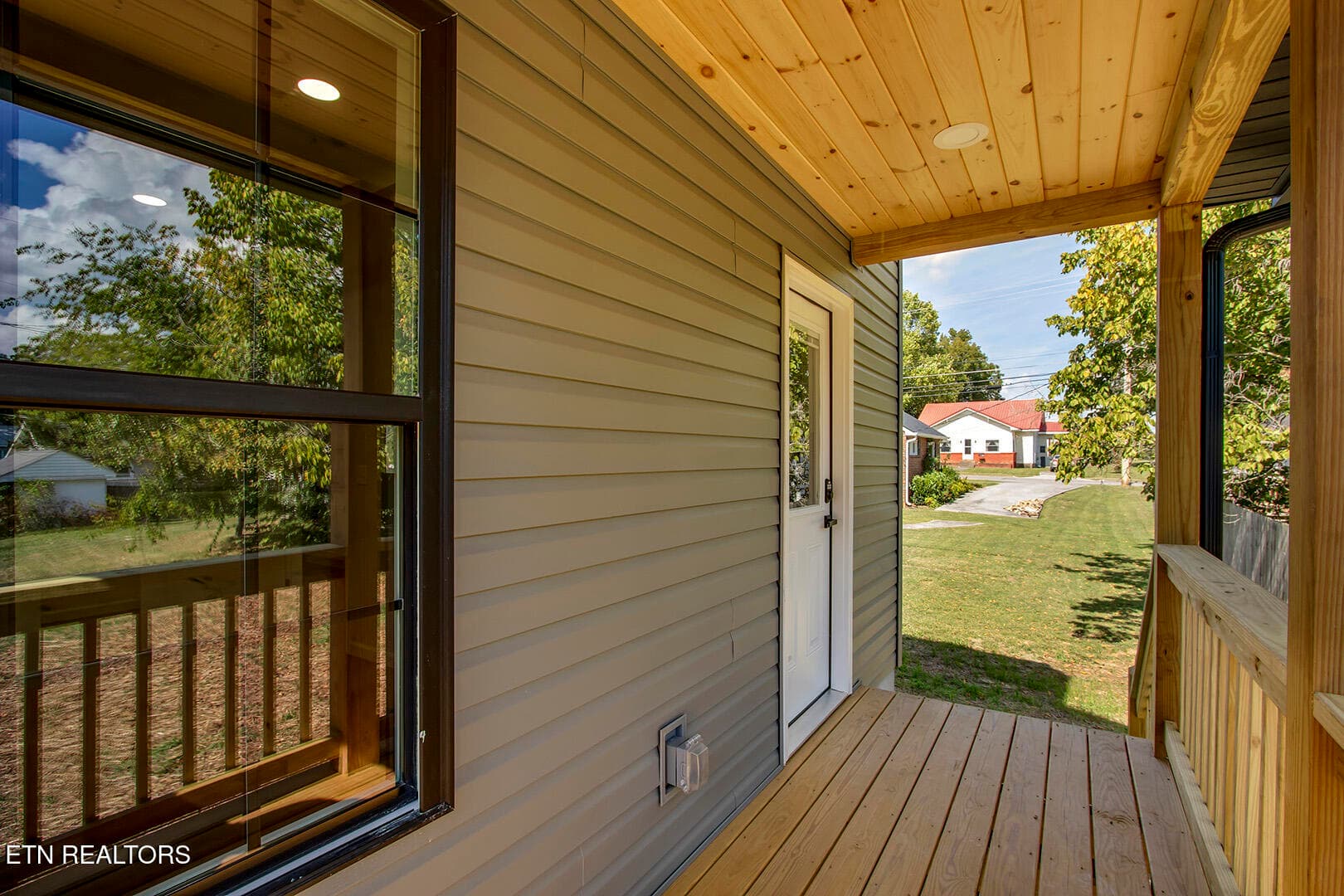 31_IllinoisAvenue_809_BackPorch02 - 809 Illinois Ave, Etowah, TN 37331