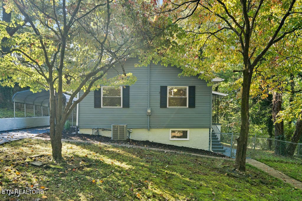 Front shot with BRAND NEW HVAC - 132 Taylor Rd, Oak Ridge, TN 37830, Oak Ridge