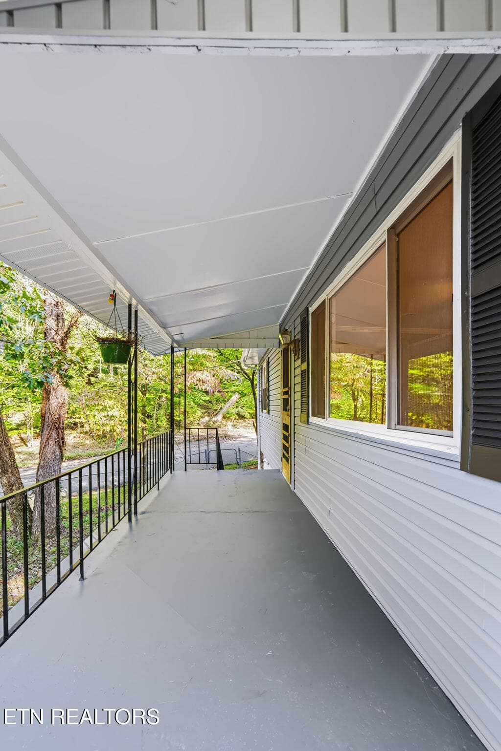 Front Porch - 132 Taylor Rd, Oak Ridge, TN 37830, Oak Ridge