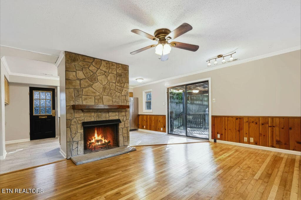 Living room with fireplace - 132 Taylor Rd, Oak Ridge, TN 37830, Oak Ridge