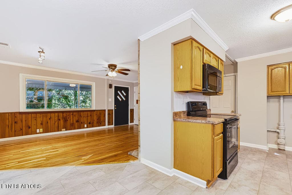 Dining area and kitchen - 132 Taylor Rd, Oak Ridge, TN 37830, Oak Ridge