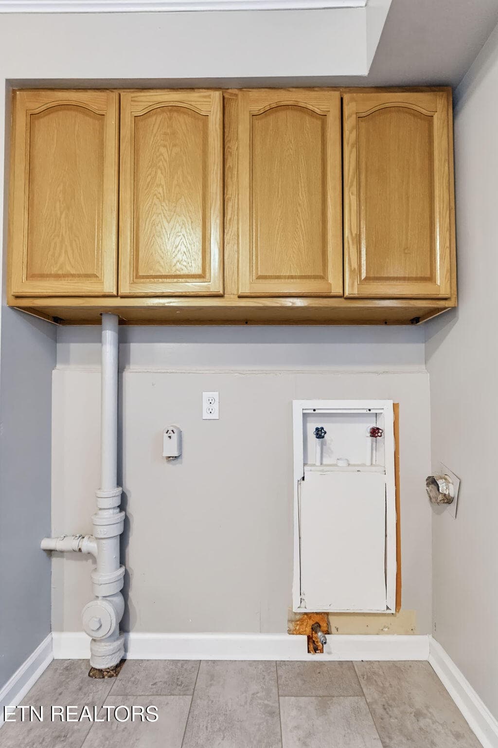 Inside laundry area with gas & elec - 132 Taylor Rd, Oak Ridge, TN 37830, Oak Ridge