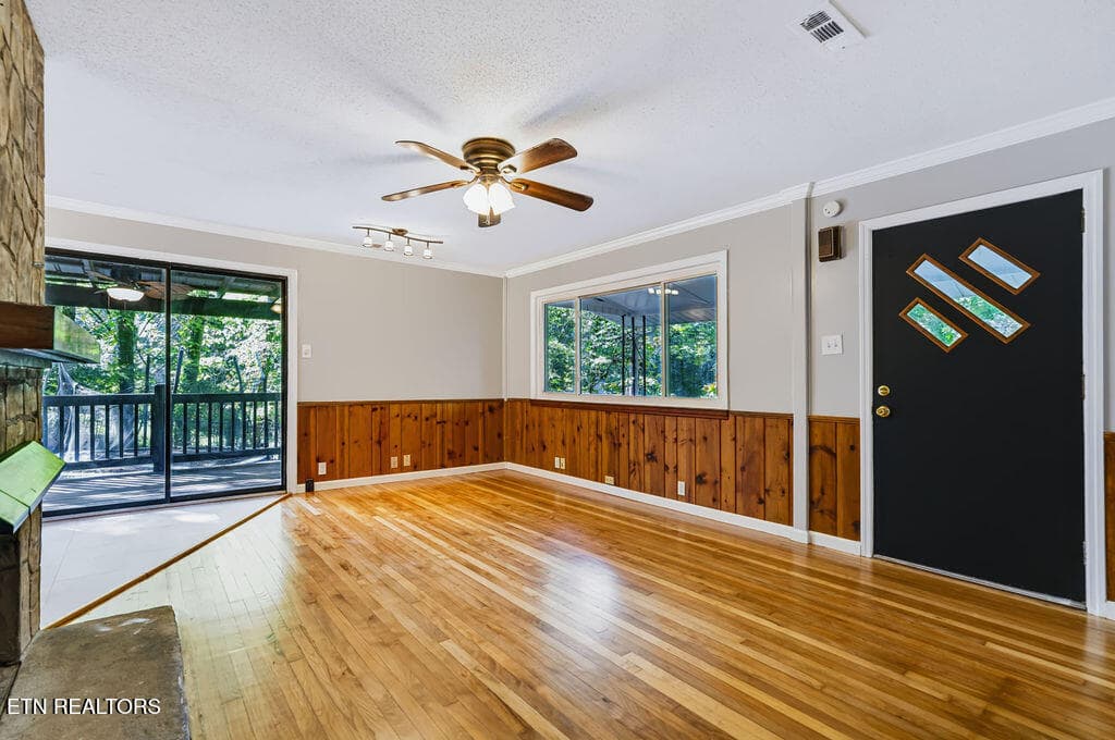 Living Room - 132 Taylor Rd, Oak Ridge, TN 37830, Oak Ridge