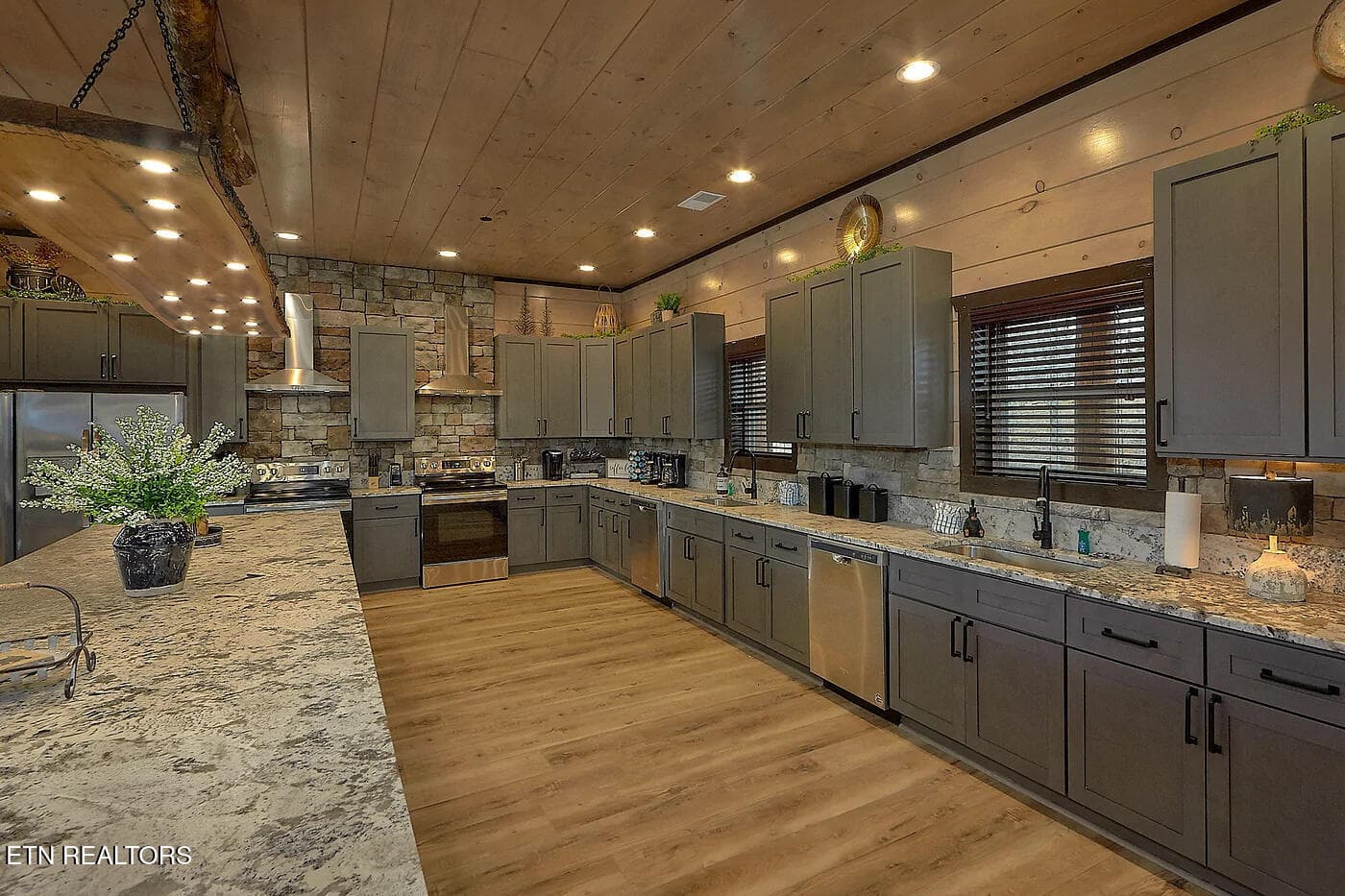 Smoky_Mountain_Masterpiece_19564 - 1175 Woodland Trek Lane, Sevierville, TN 37876, Sevierville