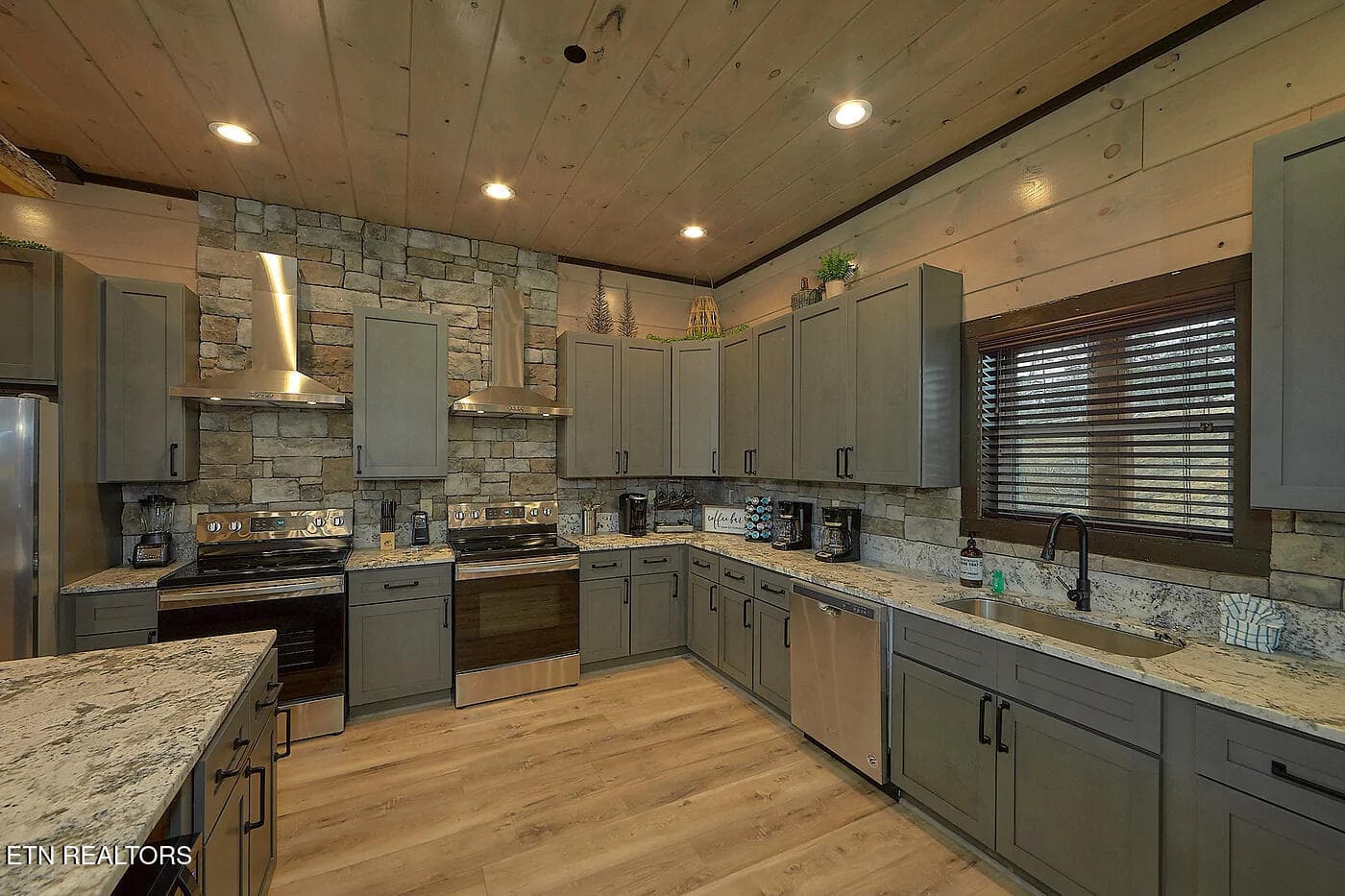 Smoky_Mountain_Masterpiece_19567 - 1175 Woodland Trek Lane, Sevierville, TN 37876, Sevierville