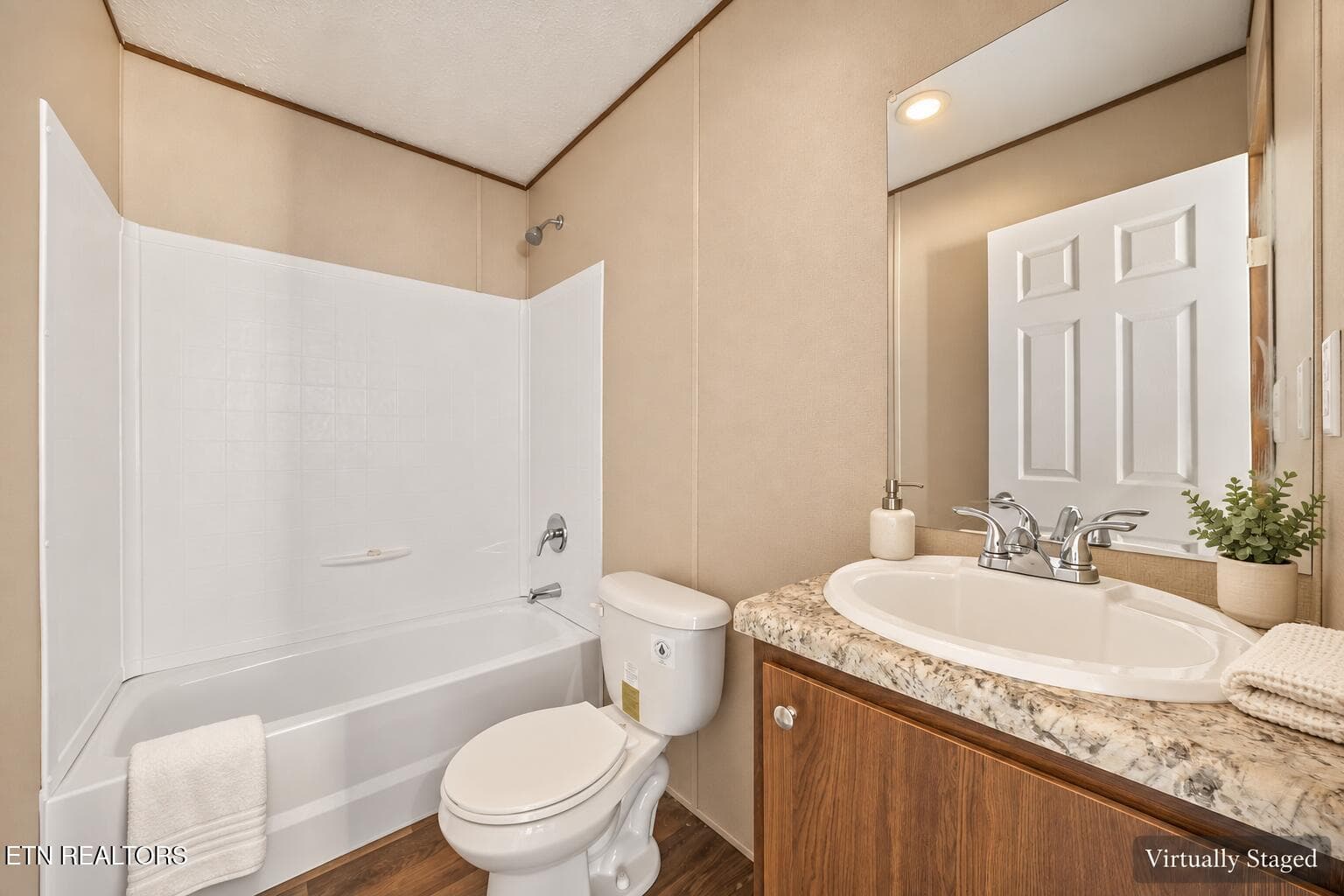 Warmly staged bathroom with towels and g - 139 Balboa Drive, Rockwood, TN 37854, Rockwood