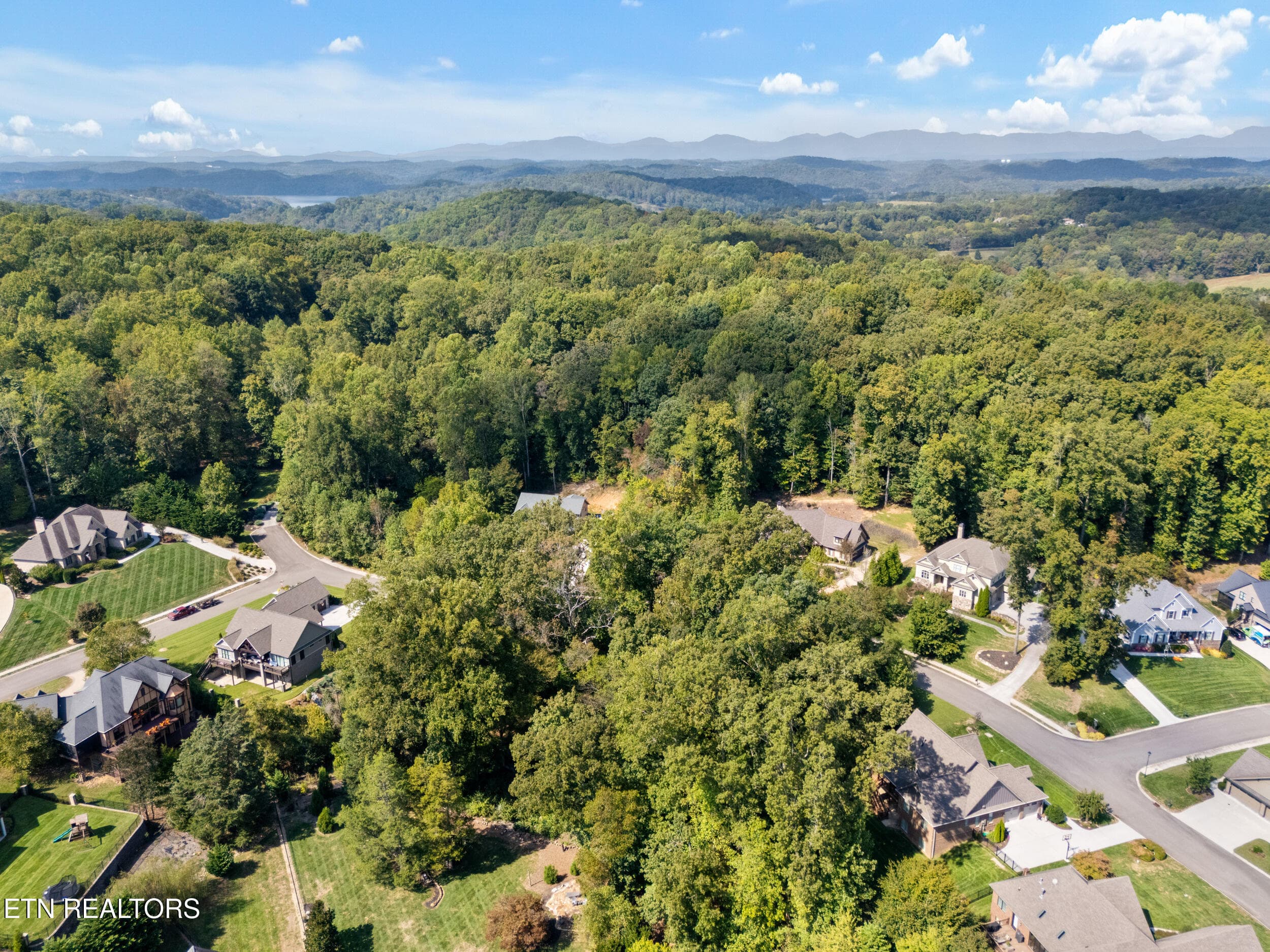 2215 viewcrest lane-10 - 2215 Viewcrest Lane, Knoxville, TN 37932, Knoxville