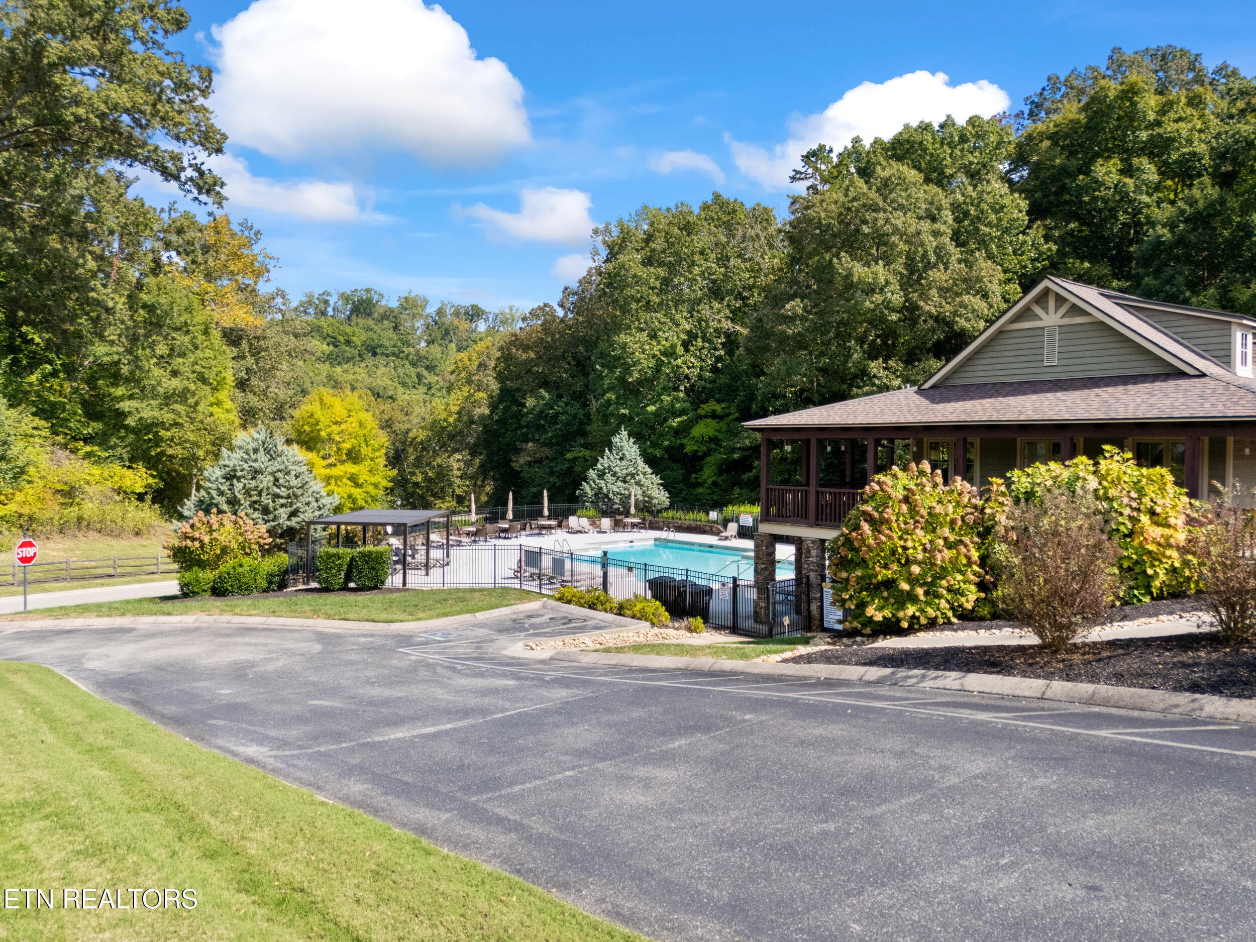 2215 viewcrest lane-11 - 2215 Viewcrest Lane, Knoxville, TN 37932, Knoxville