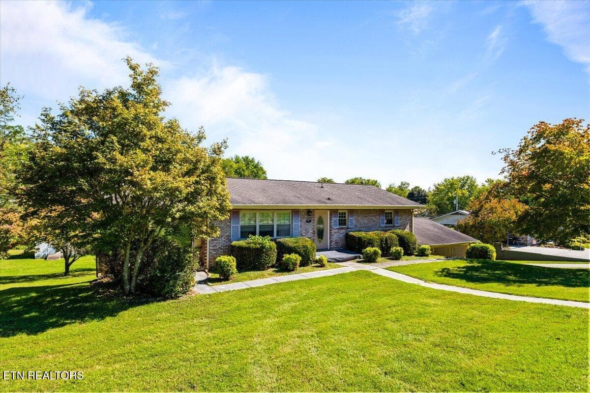 Large yard - 166 Scenic Drive, Jacksboro, TN 37757, Jacksboro