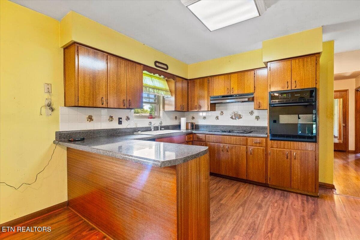 Kitchen - 166 Scenic Drive, Jacksboro, TN 37757, Jacksboro