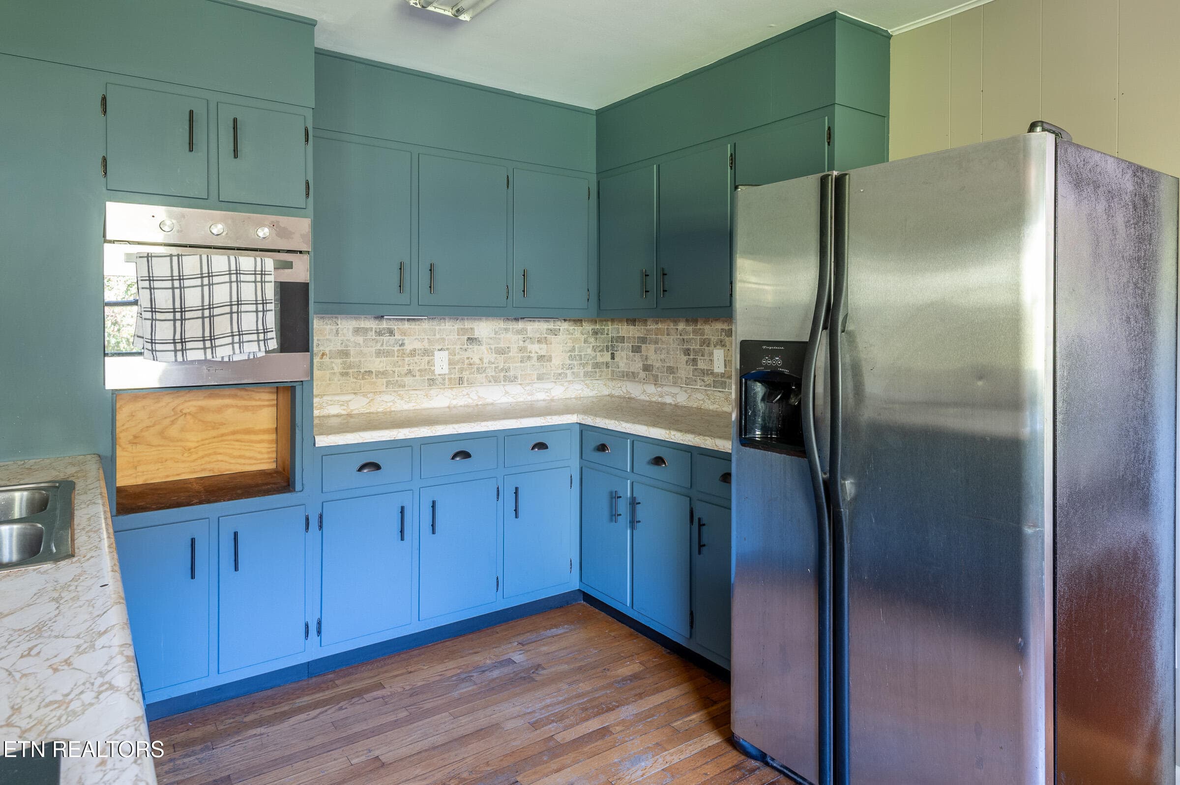 kitchen - 401 W Ridgecrest Drive, Kingston, TN 37763, Kingston