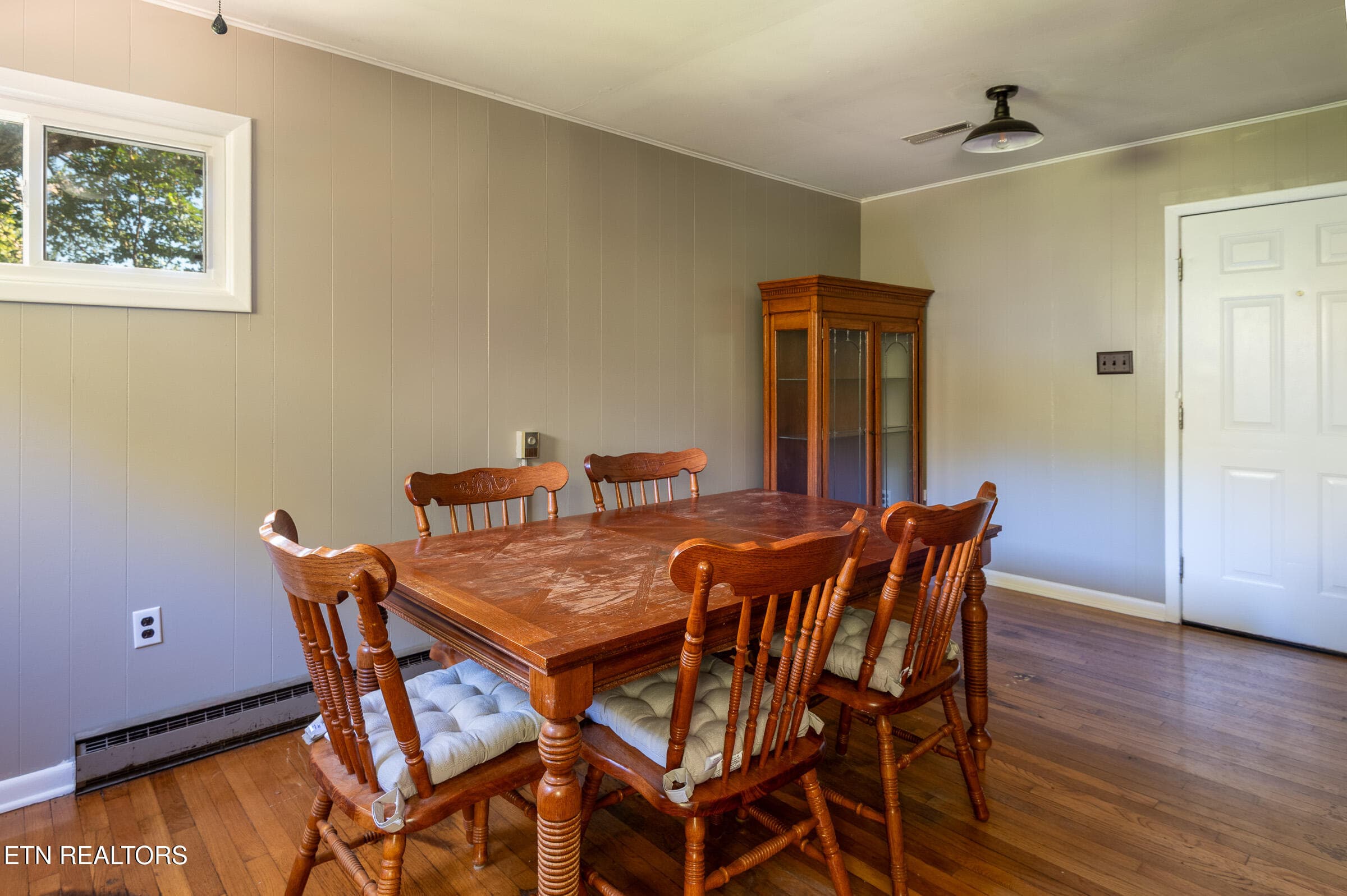 Eat in Kitchen - 401 W Ridgecrest Drive, Kingston, TN 37763, Kingston