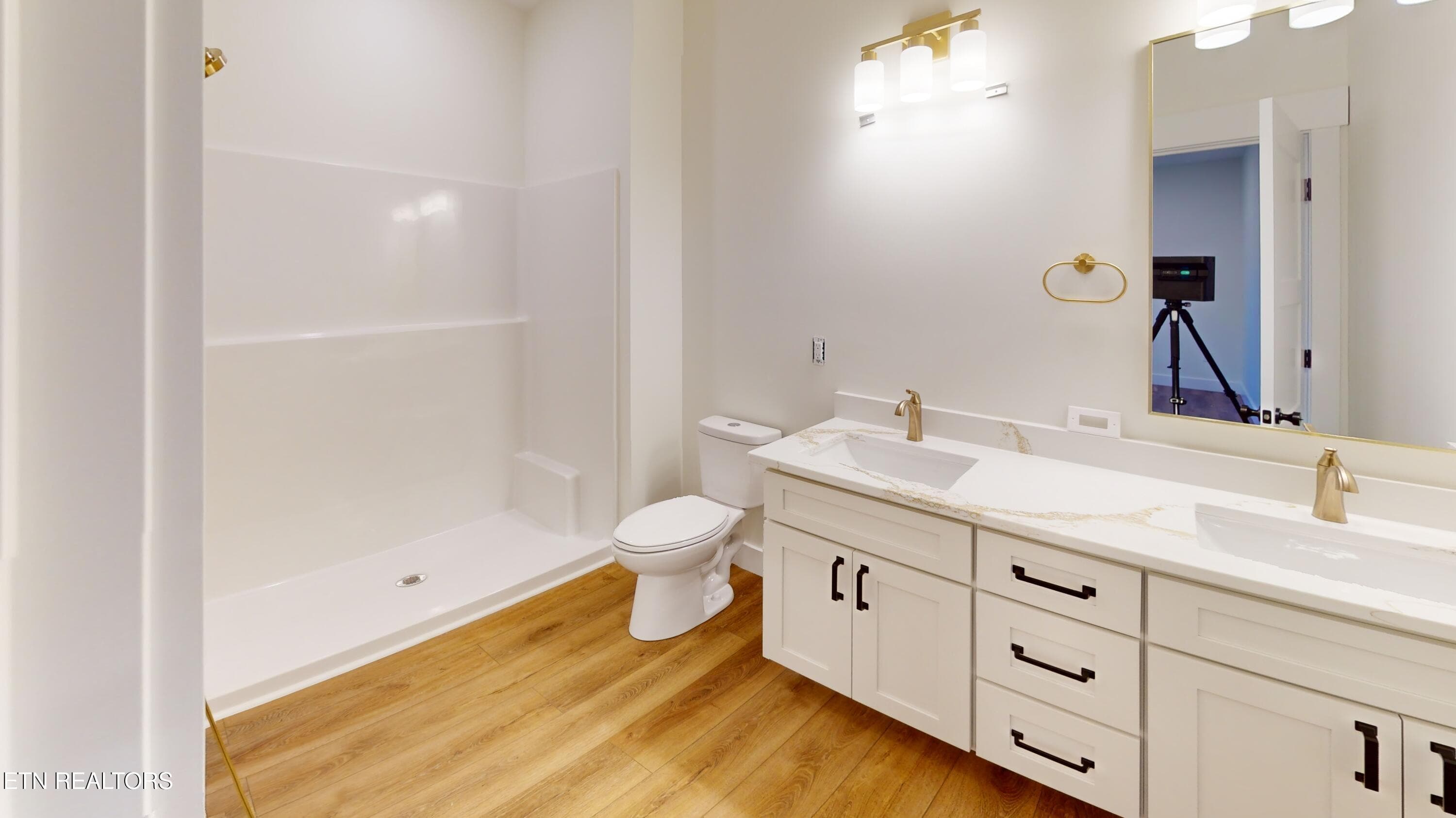 14- Master Bathroom - 166 College St, Dayton, TN 37321, Dayton