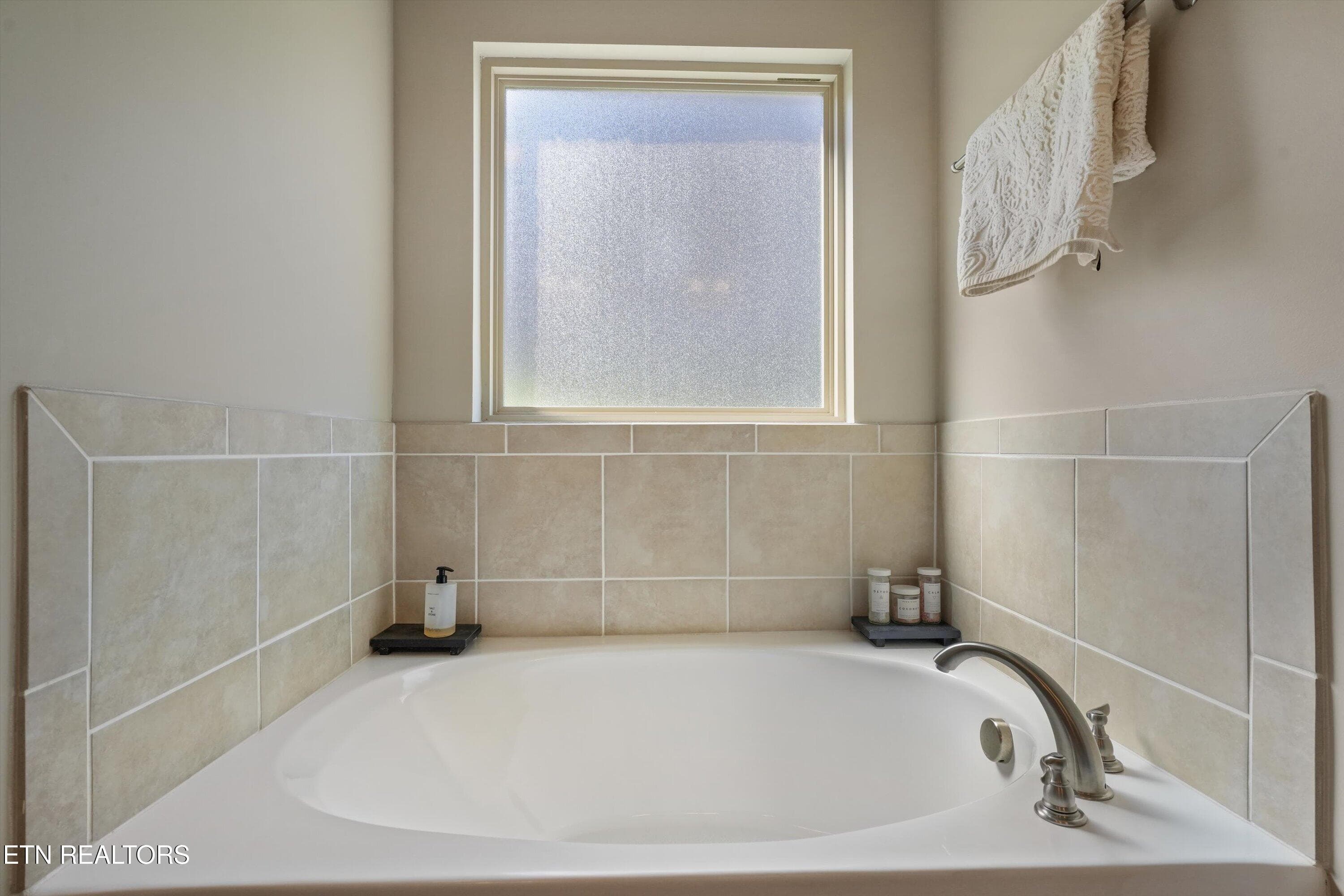 31-10720 Hunters Knoll Ln 27 - 10720 Hunters Knoll Lane, Knoxville, TN 37932, Knoxville