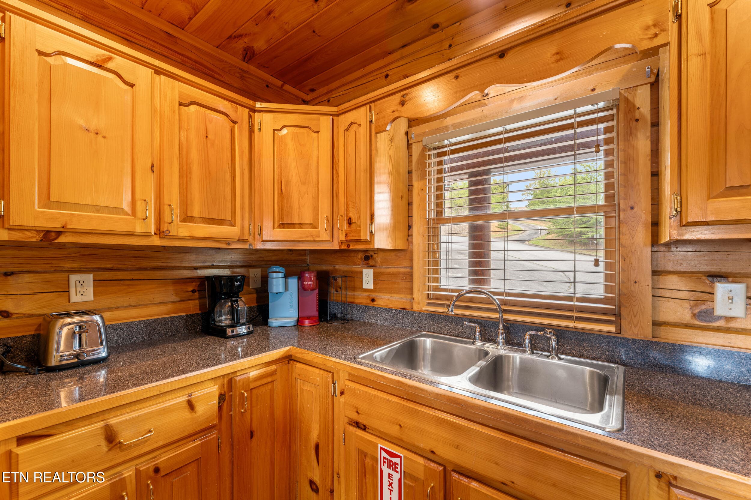 2422 breezy ridge dr-16 - 2422 Breezy Ridge Drive, Sevierville, TN 37876, Sevierville