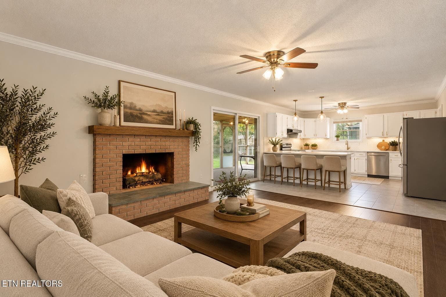 Cozy Open-Plan Farmhouse Living Space - 7552 Berkshire Blvd, Powell, TN 37849, Powell