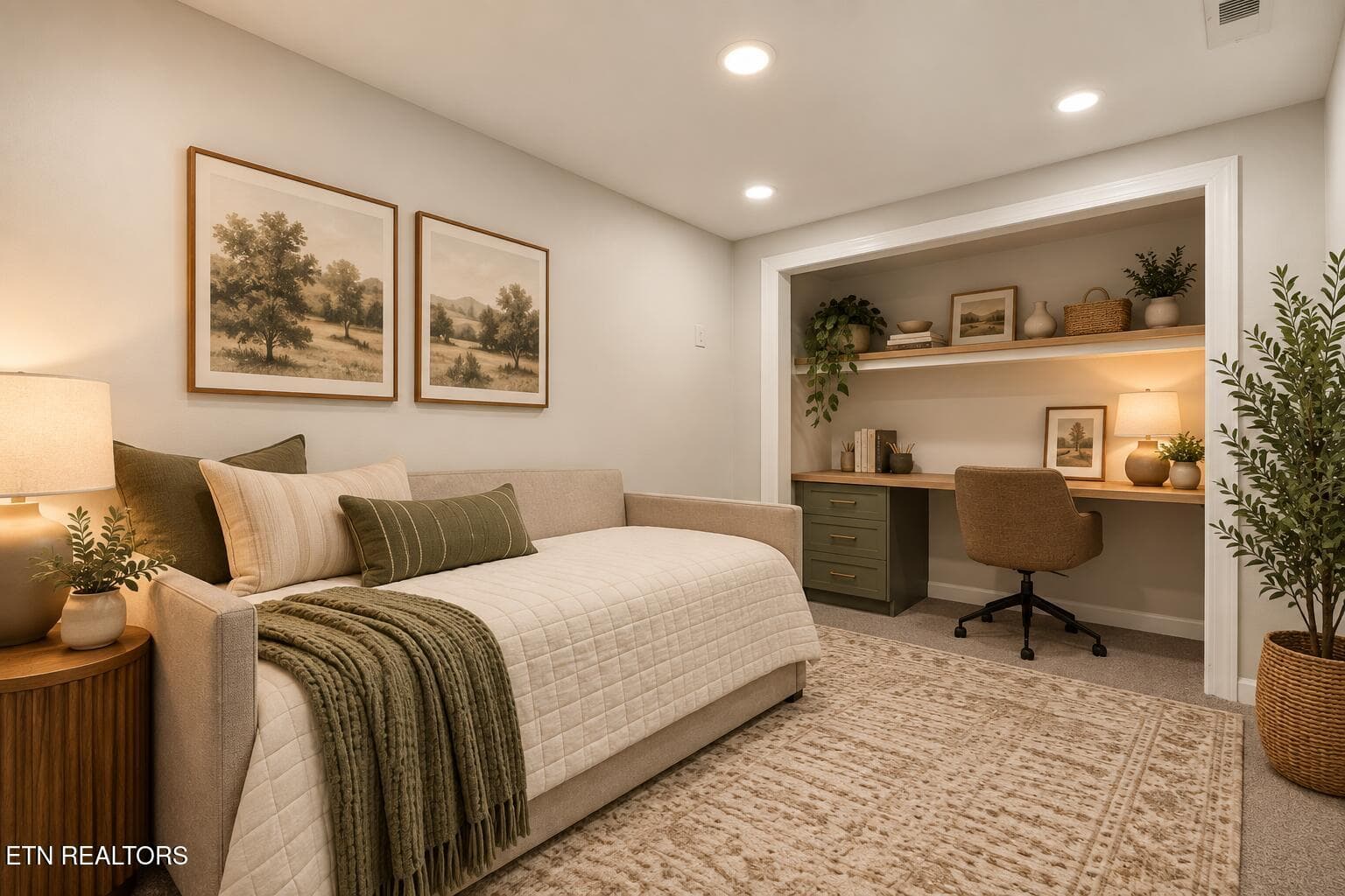 Cozy Modern Bedroom Nook - 7552 Berkshire Blvd, Powell, TN 37849, Powell