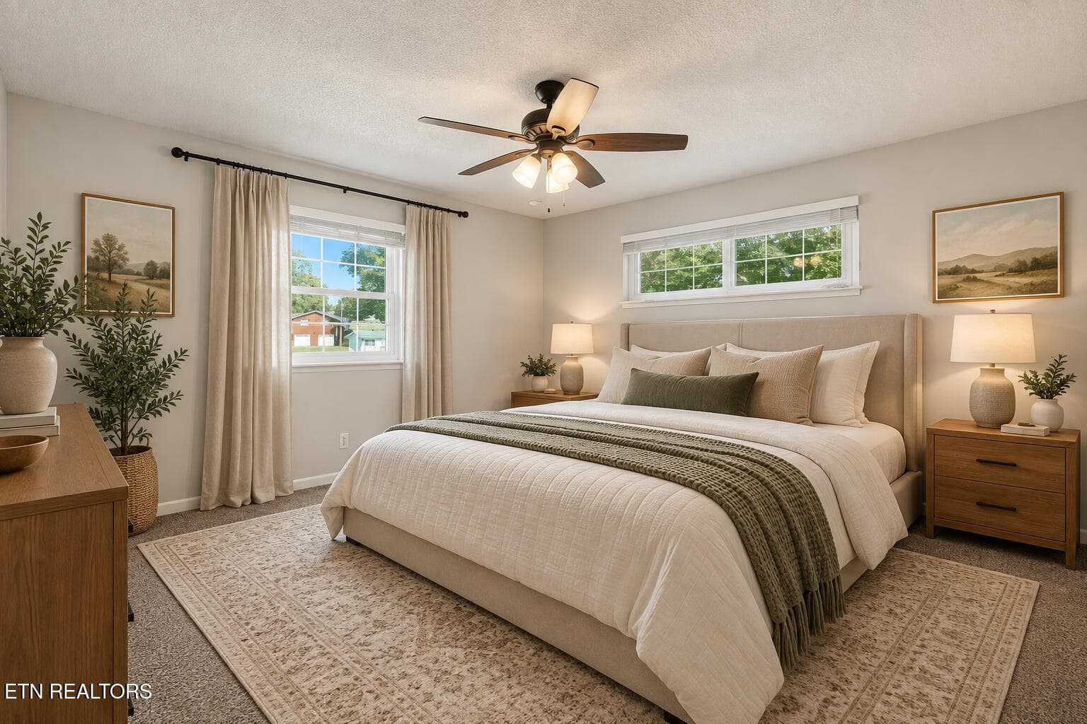 Cozy Neutral Bedroom Retreat - 7552 Berkshire Blvd, Powell, TN 37849, Powell
