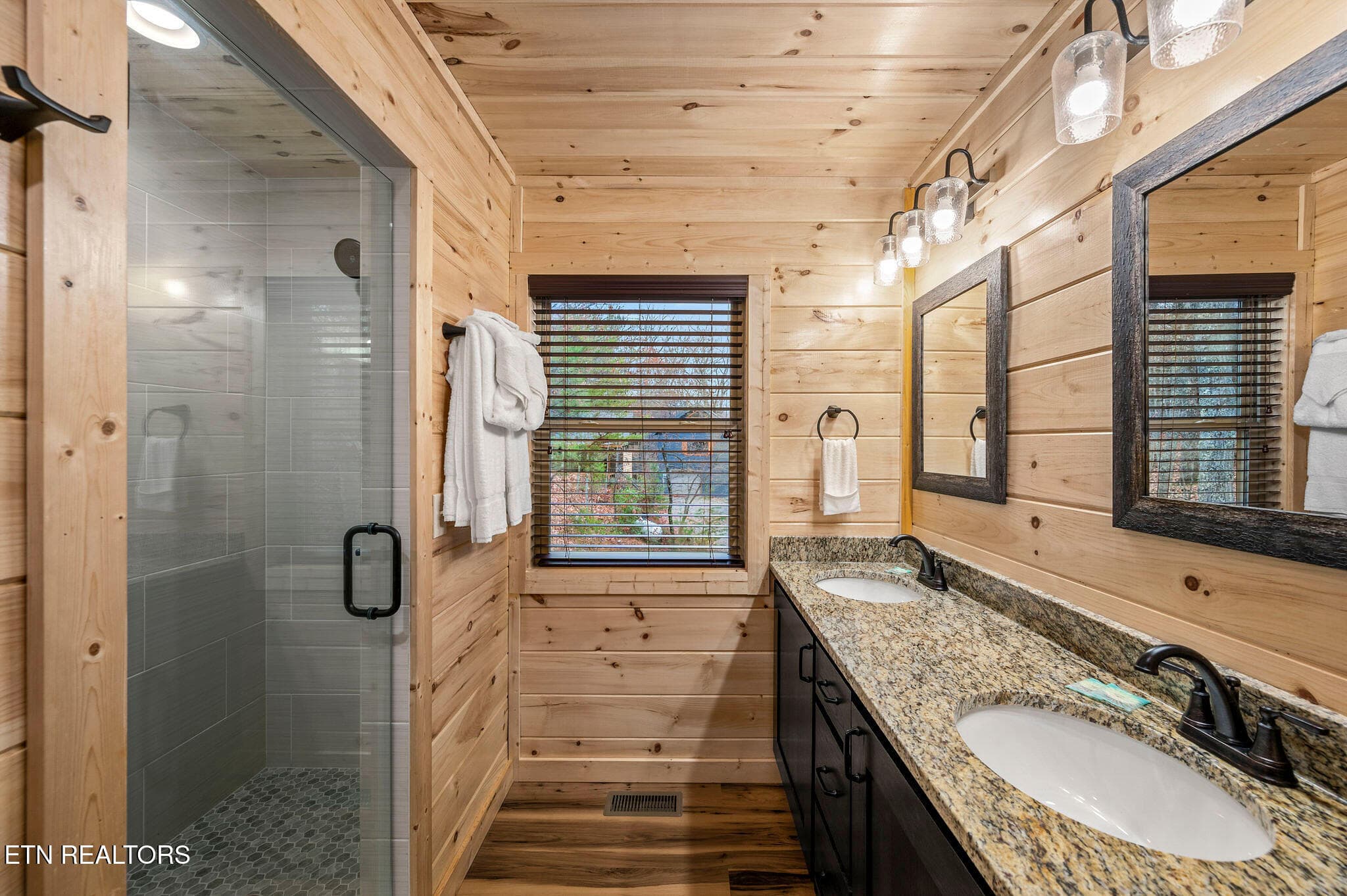 esr-bear-mountain-retreat-5909 - 2184 Beach Front Drive, Sevierville, TN 37876, Sevierville