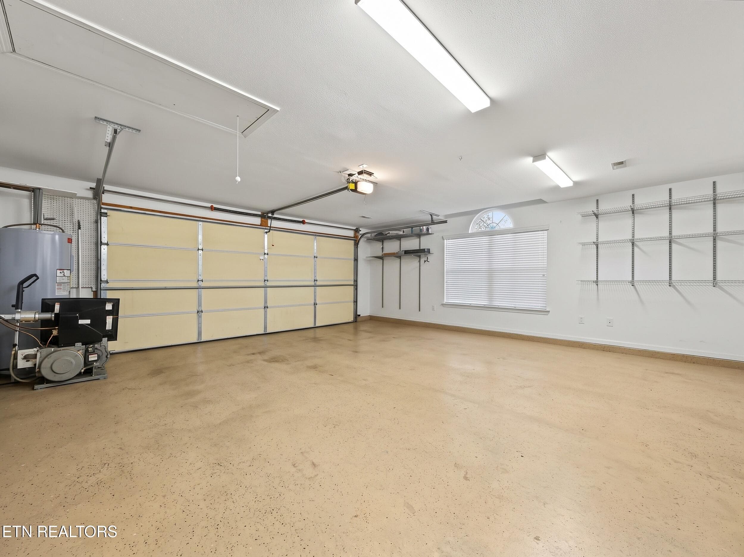 21_garage - edit - 937 Saint Johns Drive, Maryville, TN 37801, Maryville