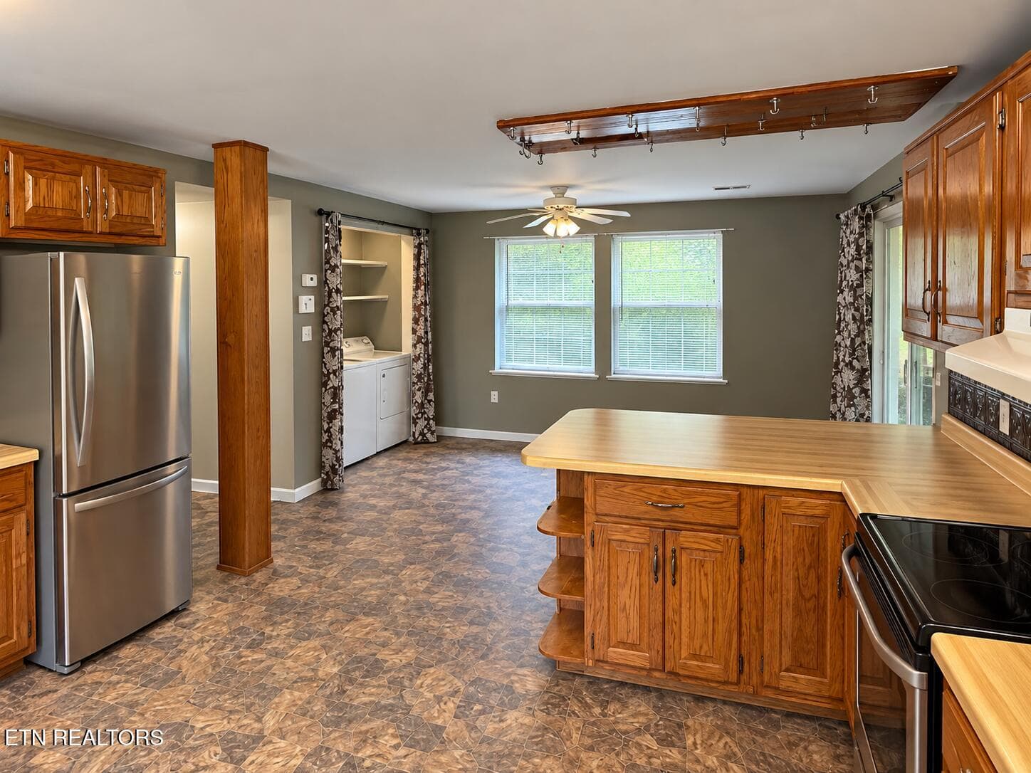 Laundry& Dinning - 339 Dividing Ridge Rd, Speedwell, TN 37870, Speedwell