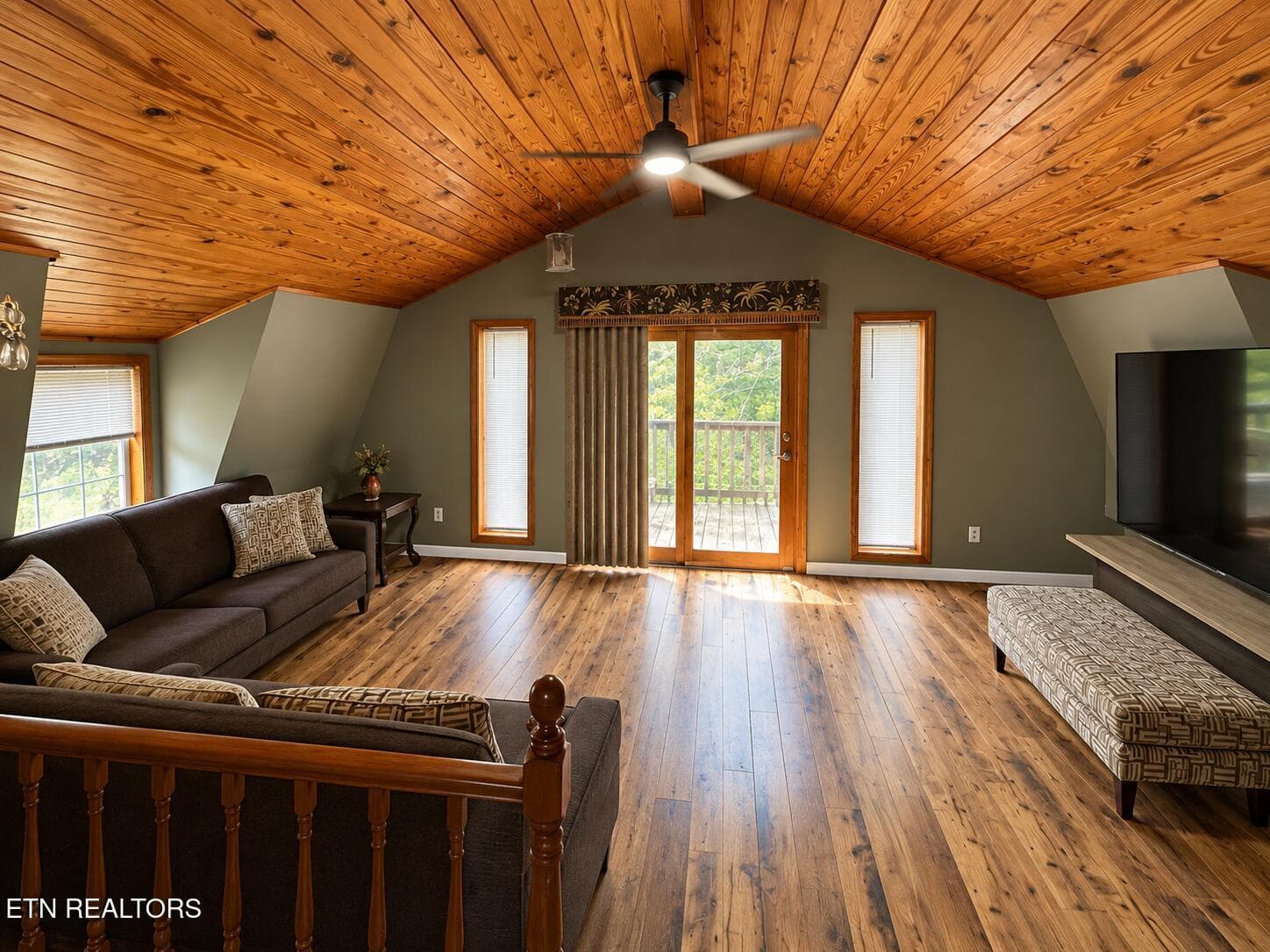 Living Room Upstairs - 339 Dividing Ridge Rd, Speedwell, TN 37870, Speedwell