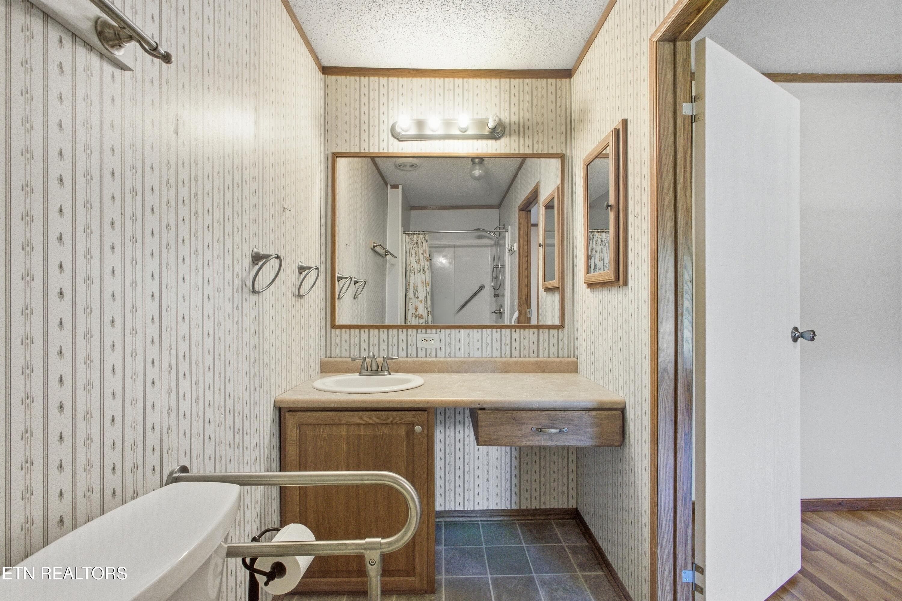 bathroom 2 - 198 Crabtree Hollow Rd, Ten Mile, TN 37880, Ten Mile