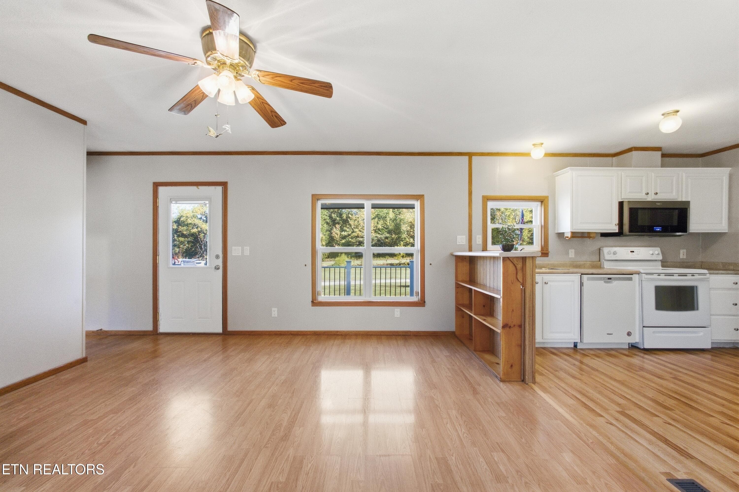 kitchen/living room - 198 Crabtree Hollow Rd, Ten Mile, TN 37880, Ten Mile