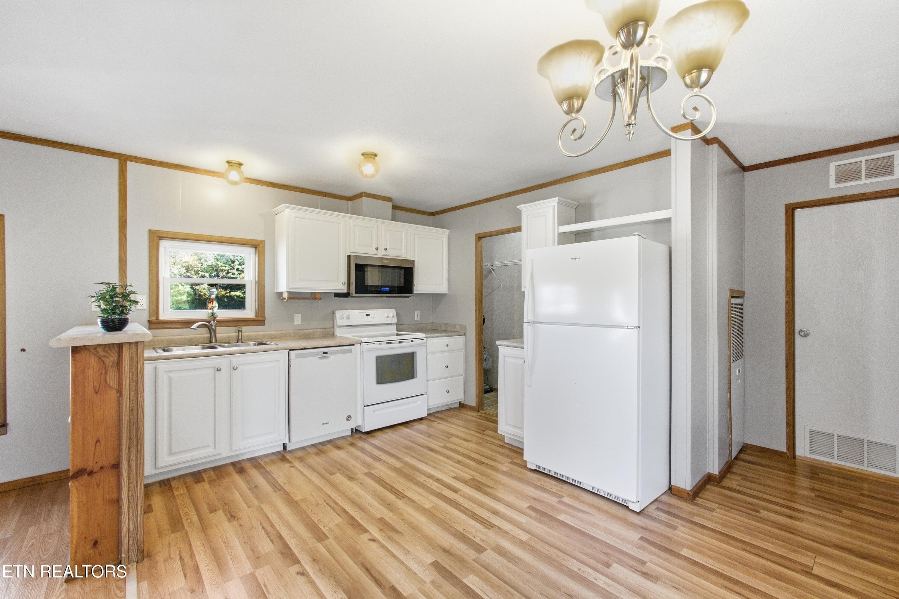 kitchen - 198 Crabtree Hollow Rd, Ten Mile, TN 37880, Ten Mile