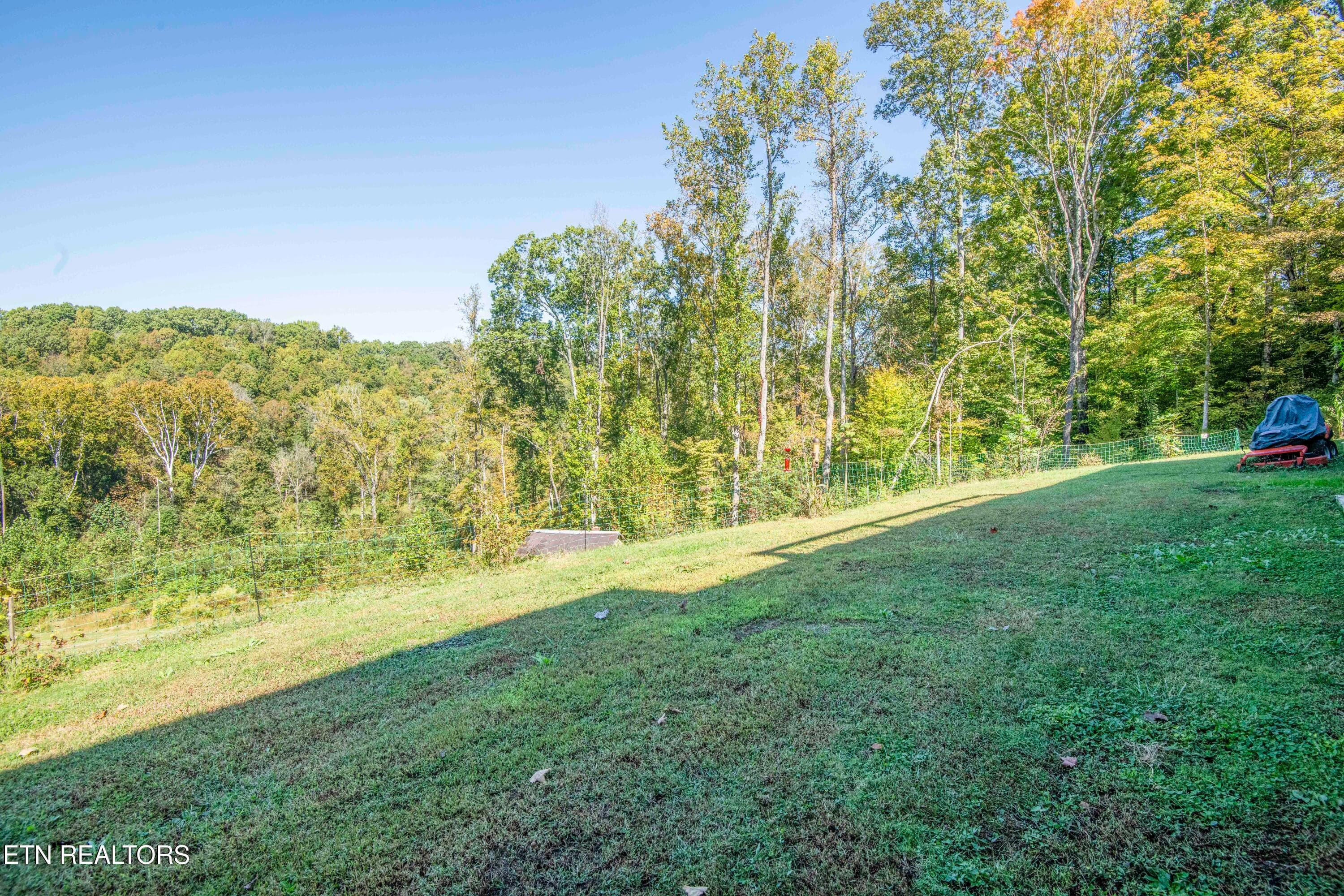 deck 2_1 - 155 Lakeview Circle, Clinton, TN 37716