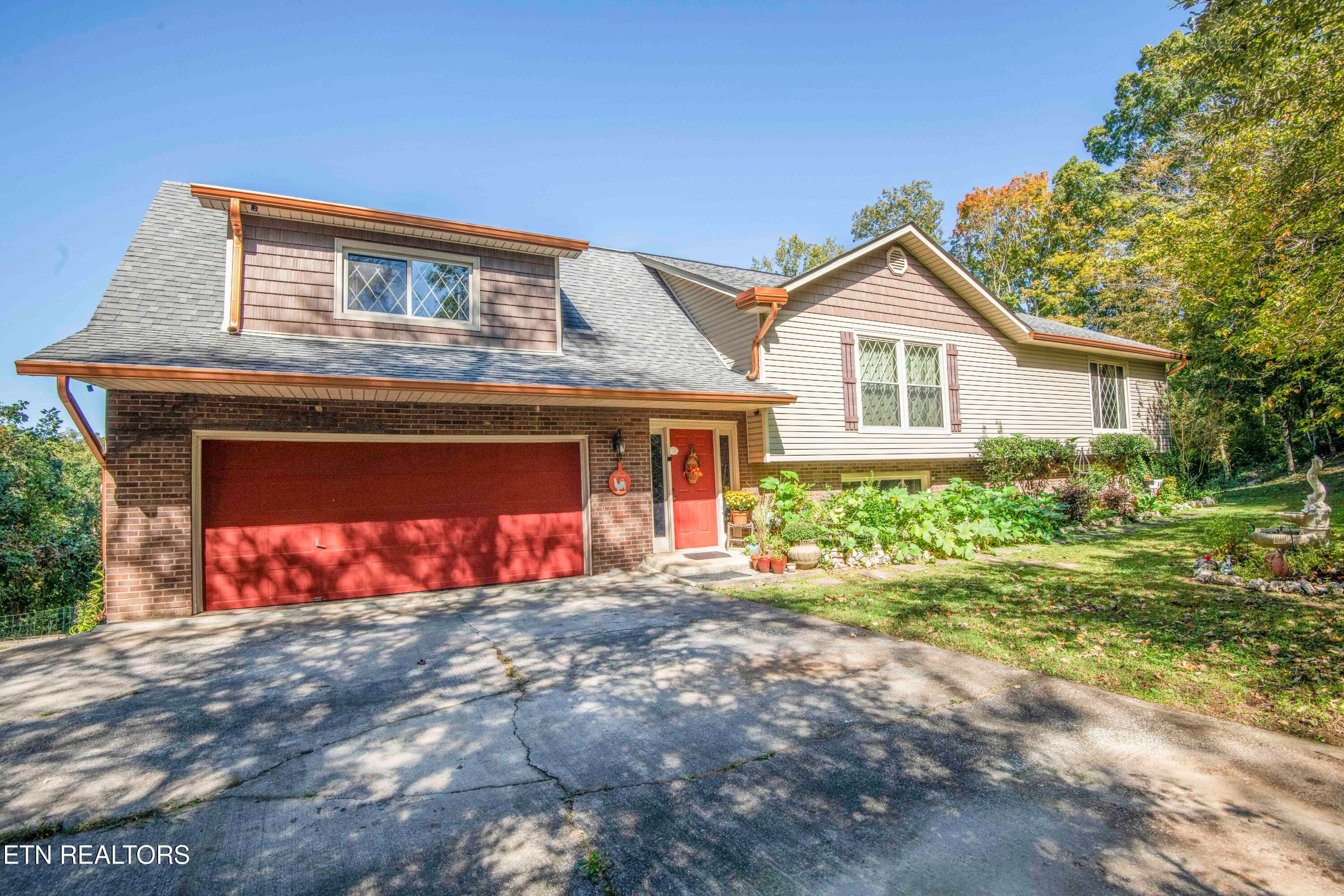 exterior 1_1 - 155 Lakeview Circle, Clinton, TN 37716