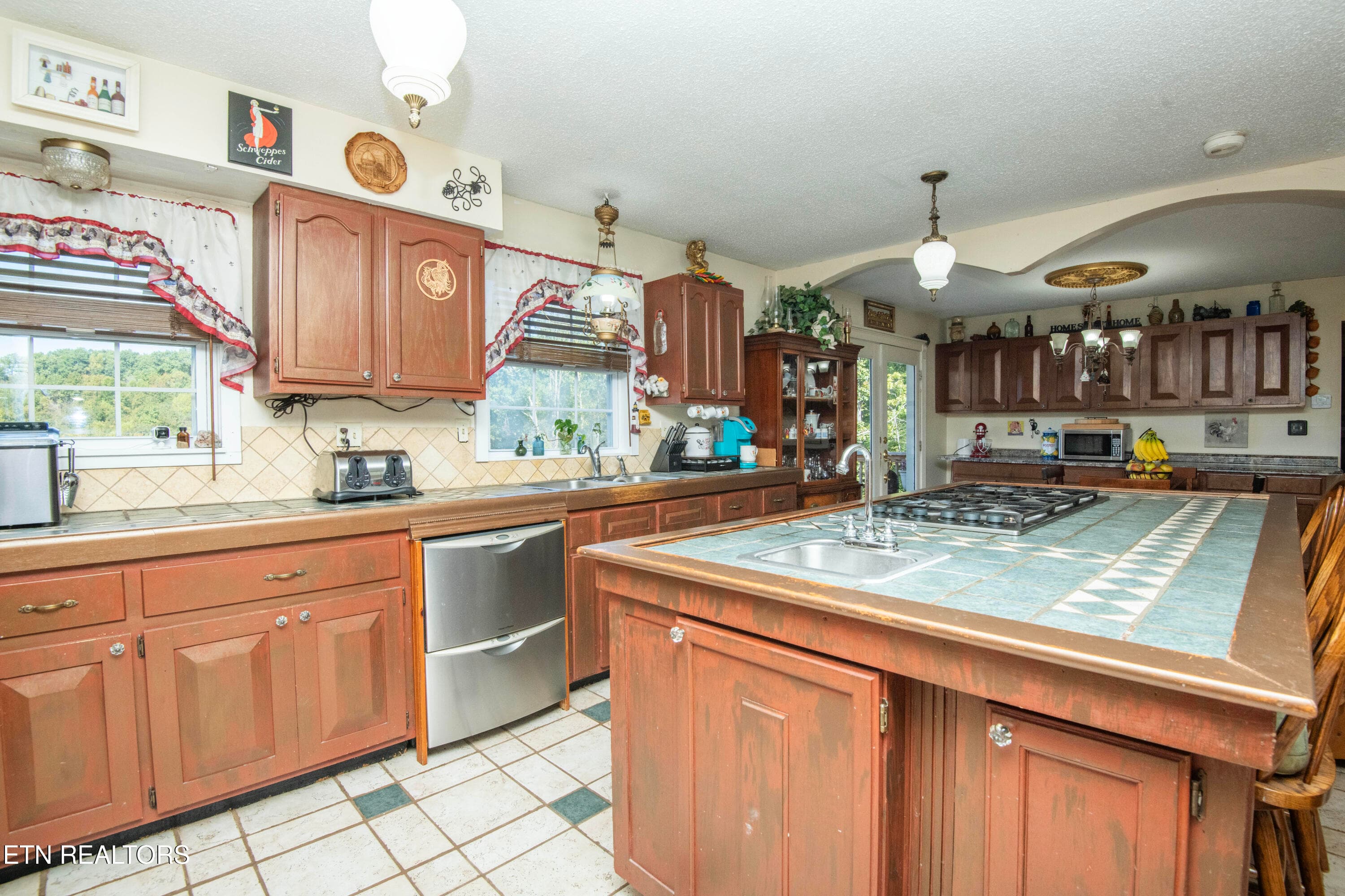 kitchen 2 - 155 Lakeview Circle, Clinton, TN 37716