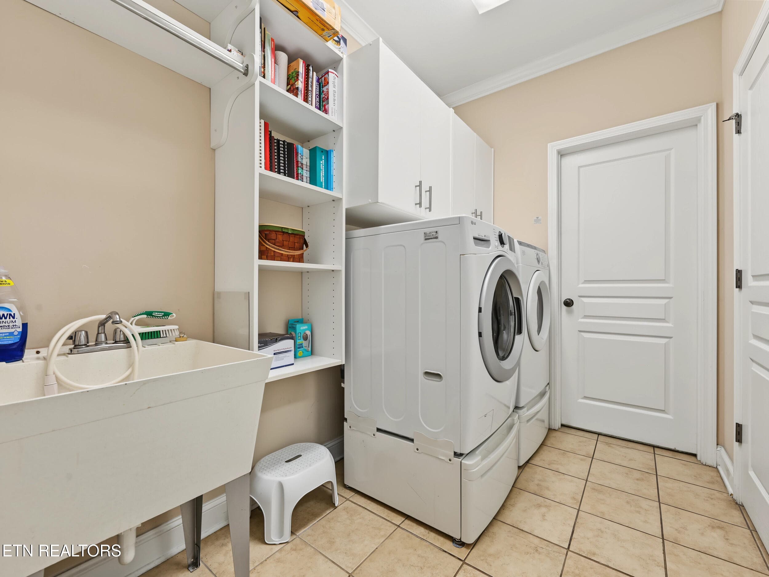 Laundry Room - 5090 Dovewood Way 6, Knoxville, TN 37918, Knoxville