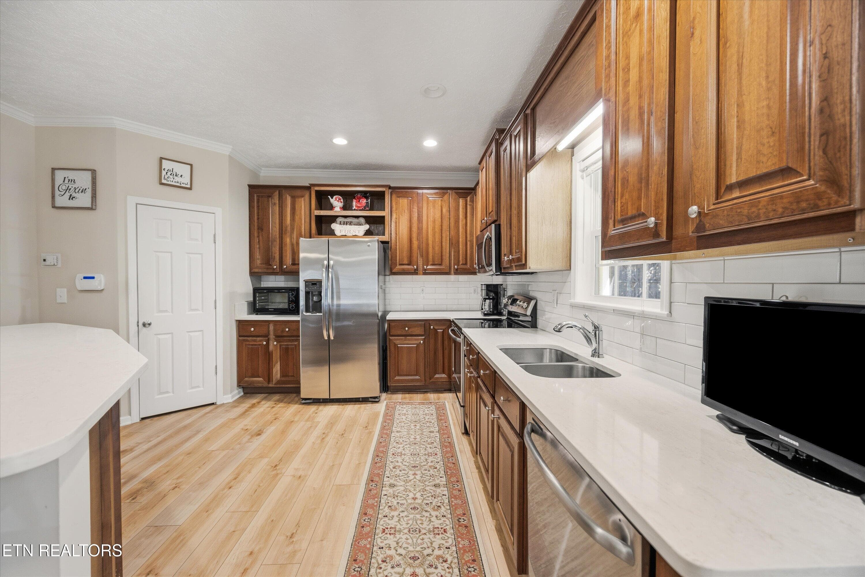 Large kitchen - 4350 Get Good Hollow Rd, Loudon, TN 37774, Loudon