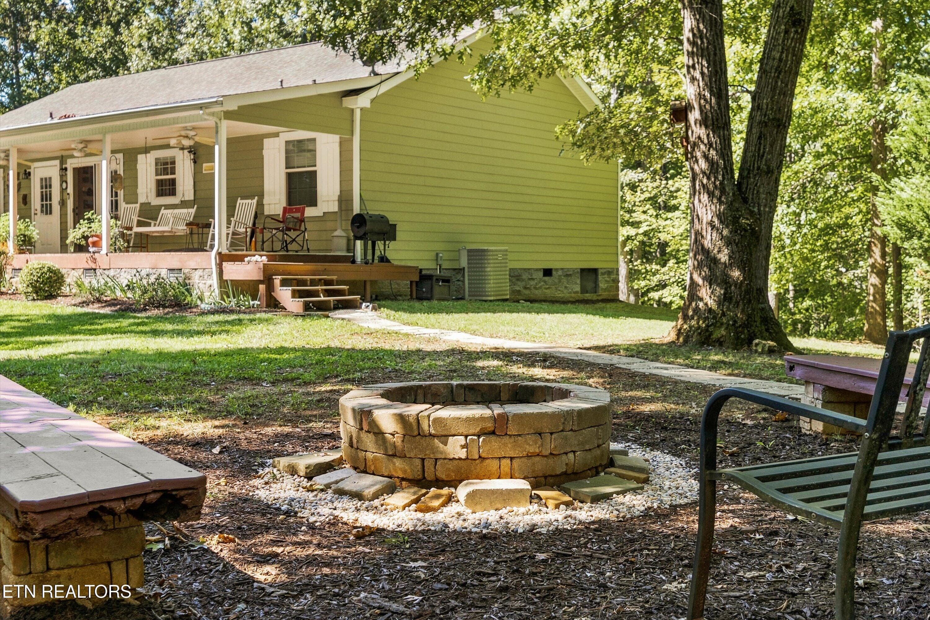 Sit by the fire and enjoy the night - 4350 Get Good Hollow Rd, Loudon, TN 37774, Loudon