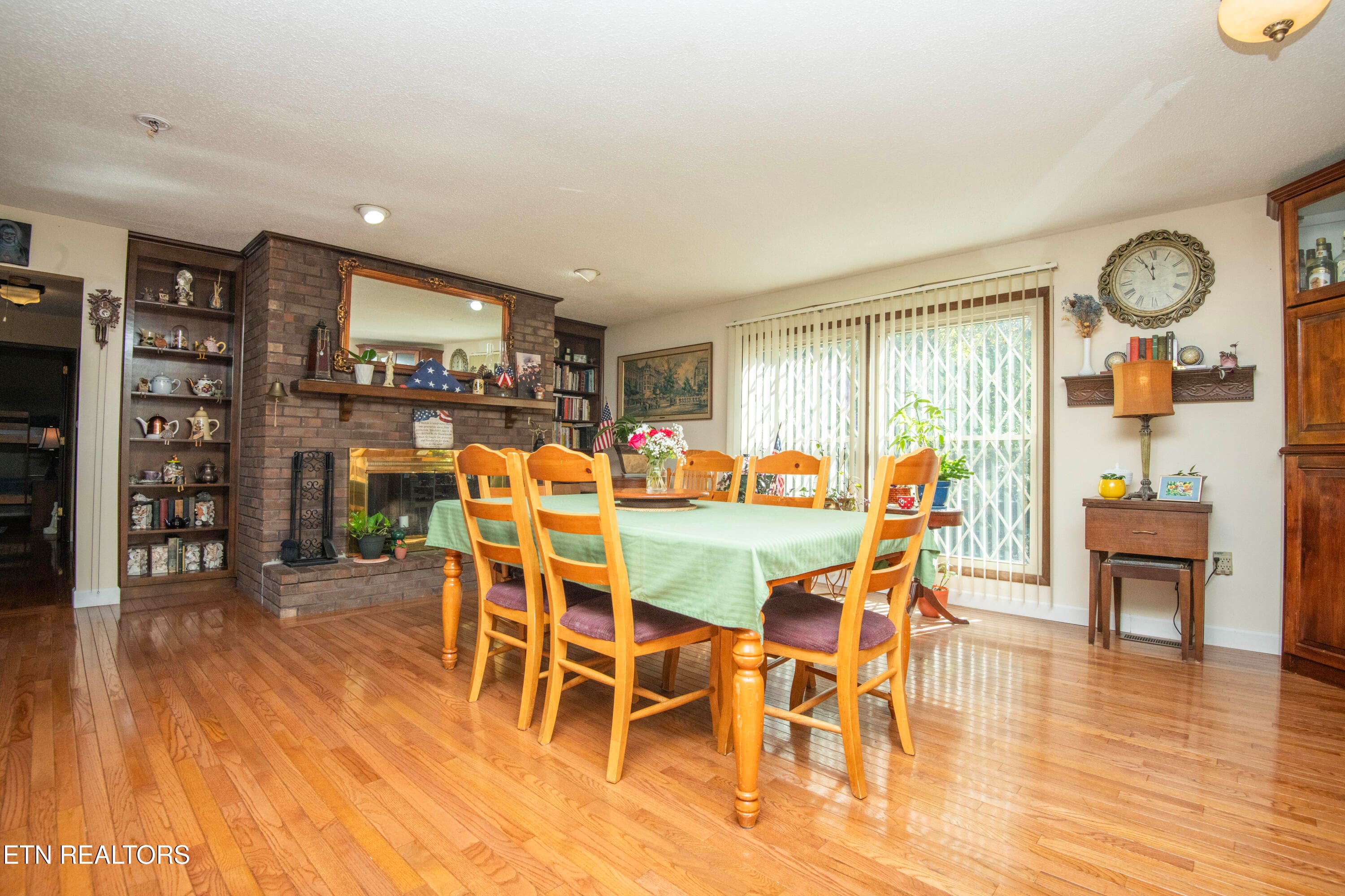 dining 2 - 155 Lakeview Circle, Clinton, TN 37716